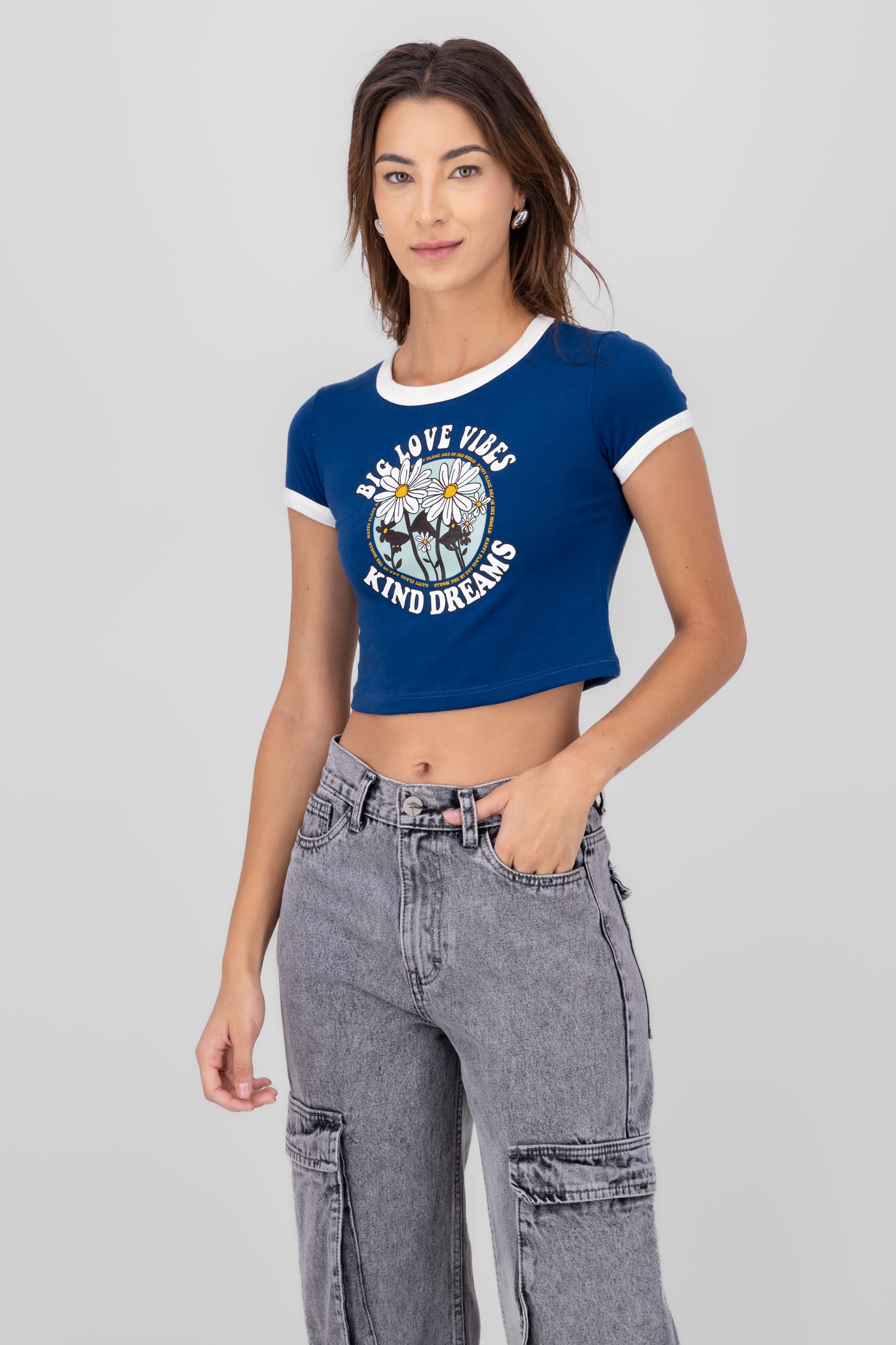 Playera Crop Frase Flores PETROLEO