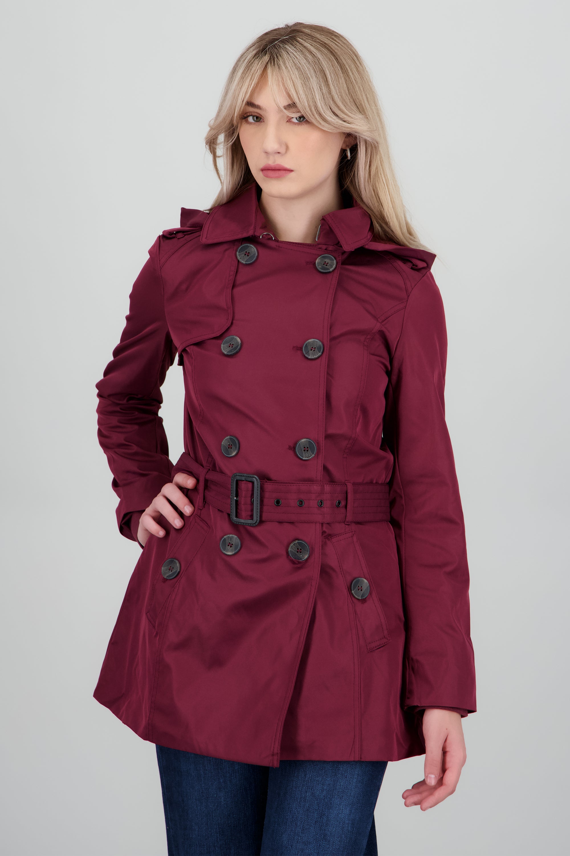 Gabardina corta cinturón botones CIRUELA