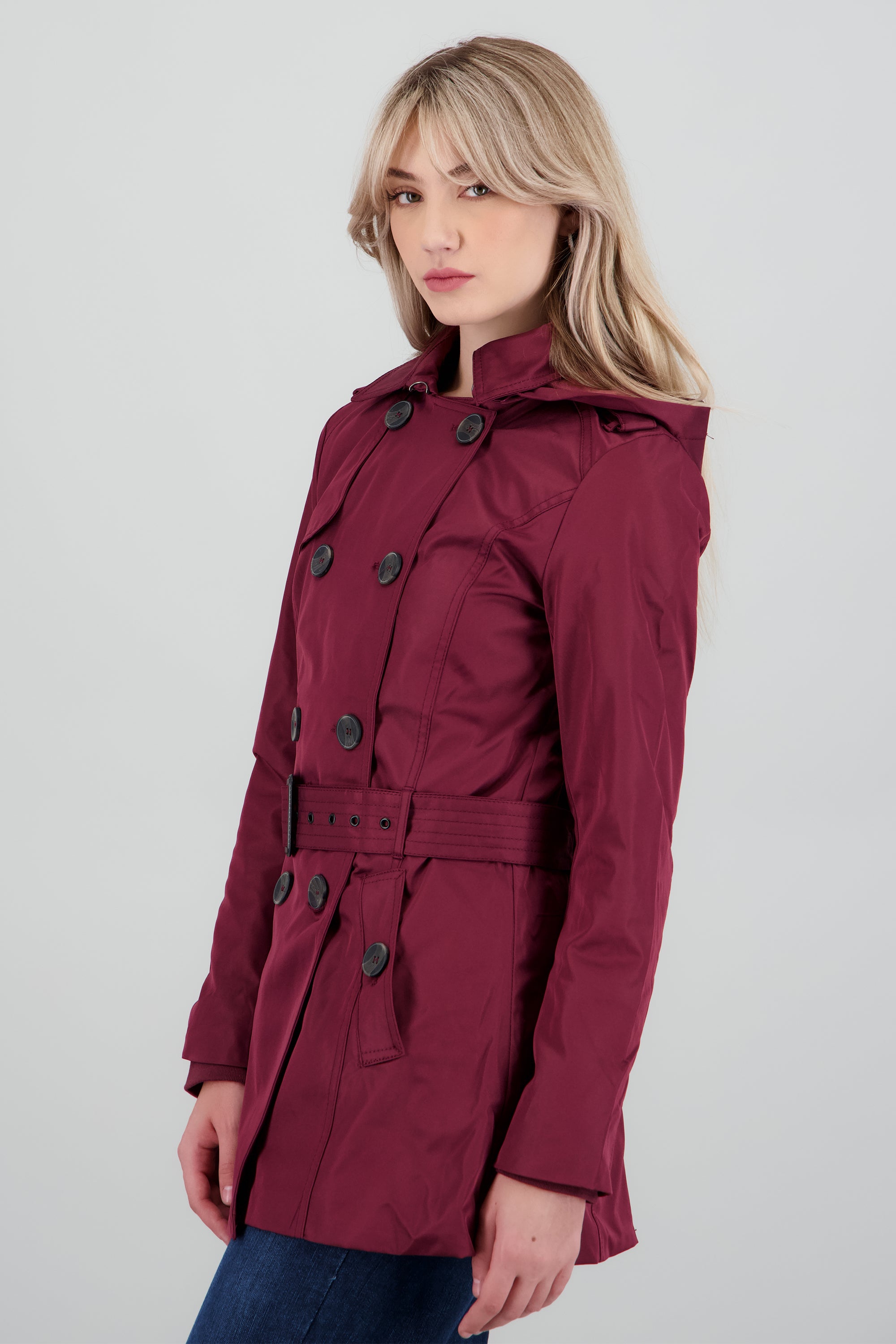 Gabardina corta cinturón botones CIRUELA