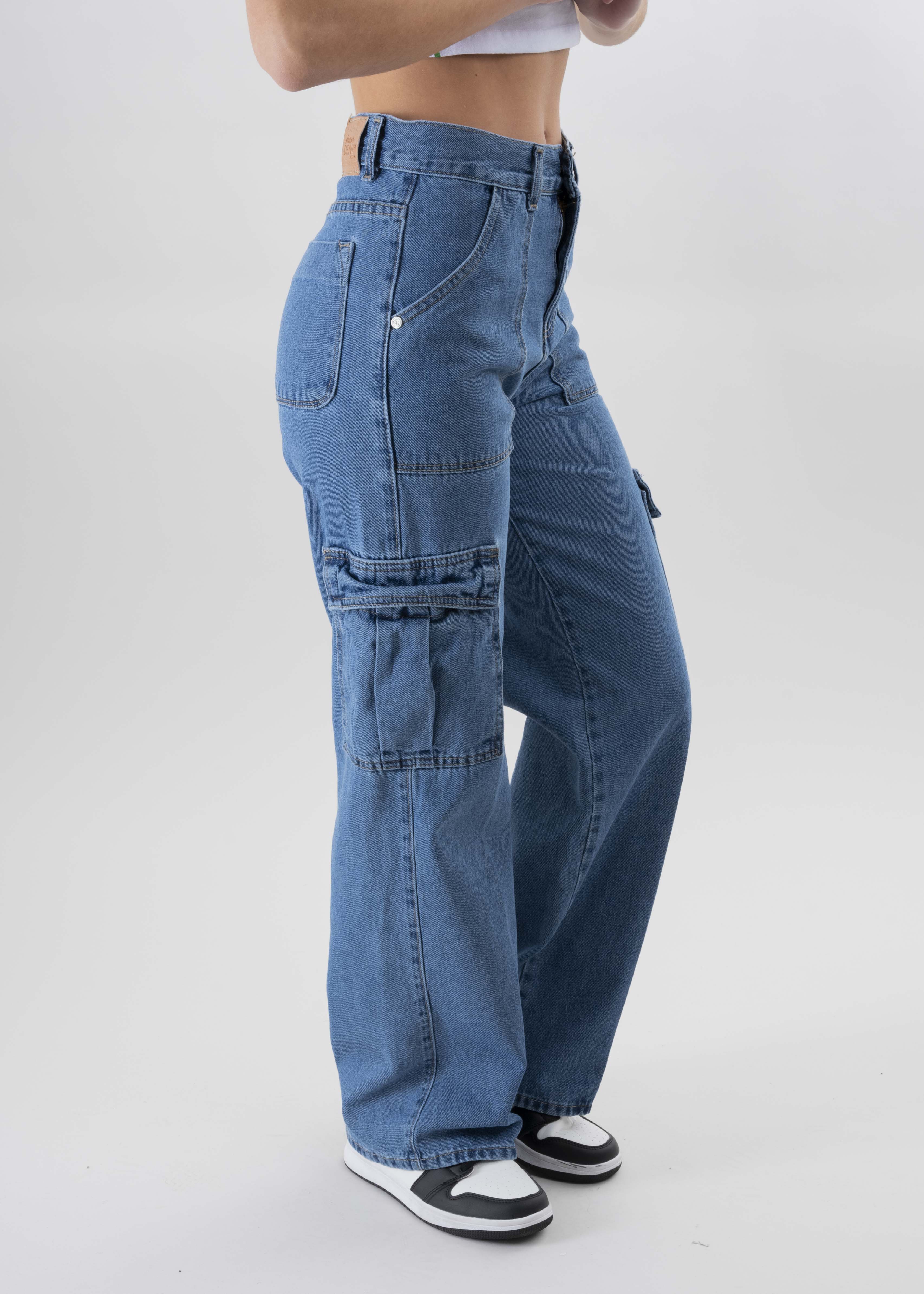 Jeans rectos bolsas cargo MEDIUM WASH
