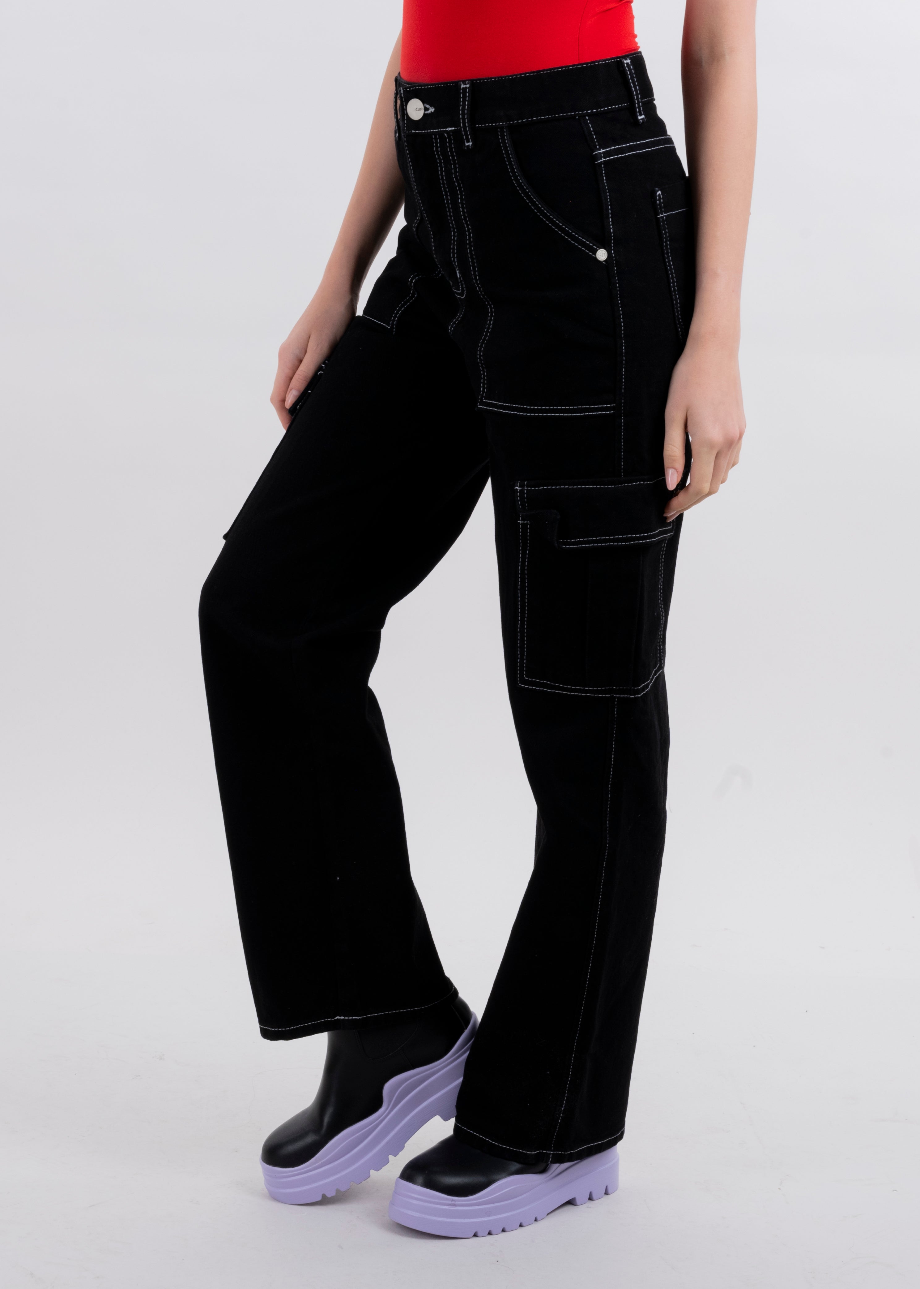 Jeans rectos bolsas cargo NEGRO