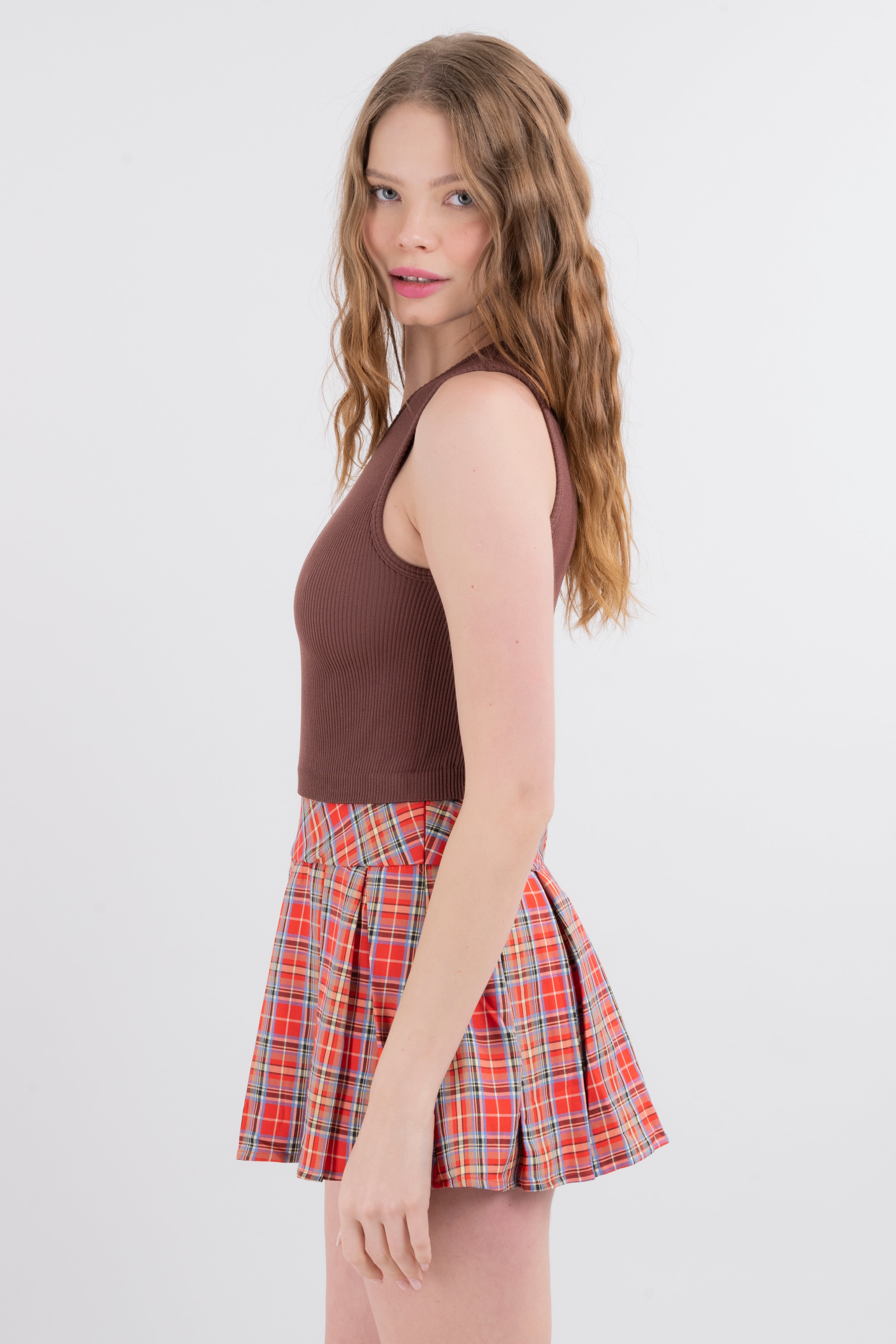 Top crop acanalado cuello redondo CAFE
