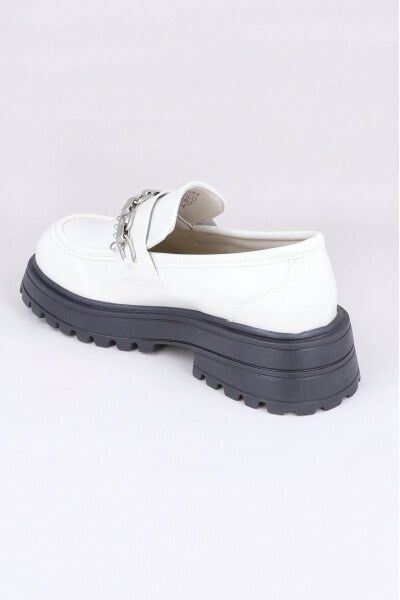 Loafer Efecto Piel Cadena Delantera HUESO