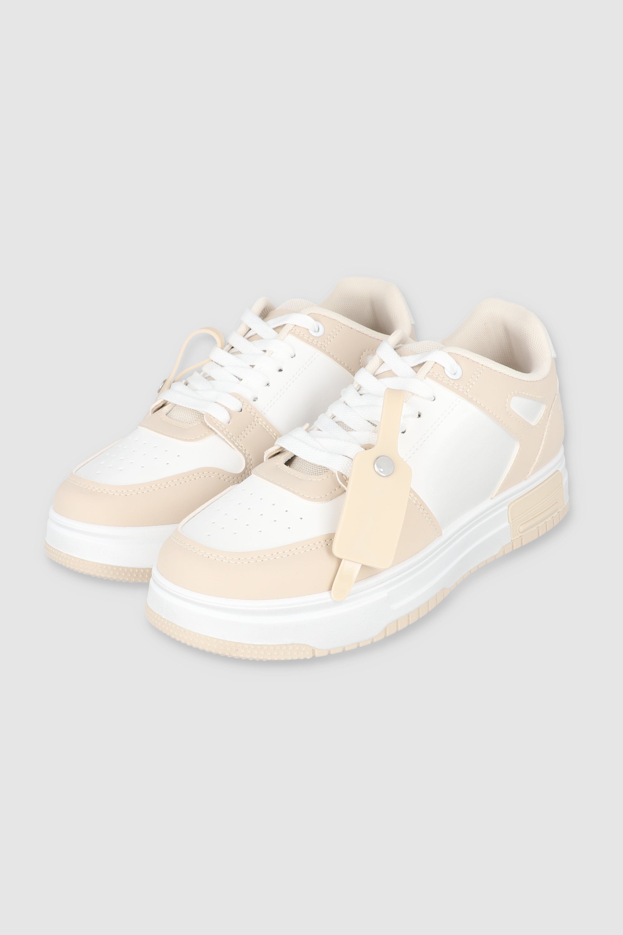 Tenis Retro Perforado Etiqueta
