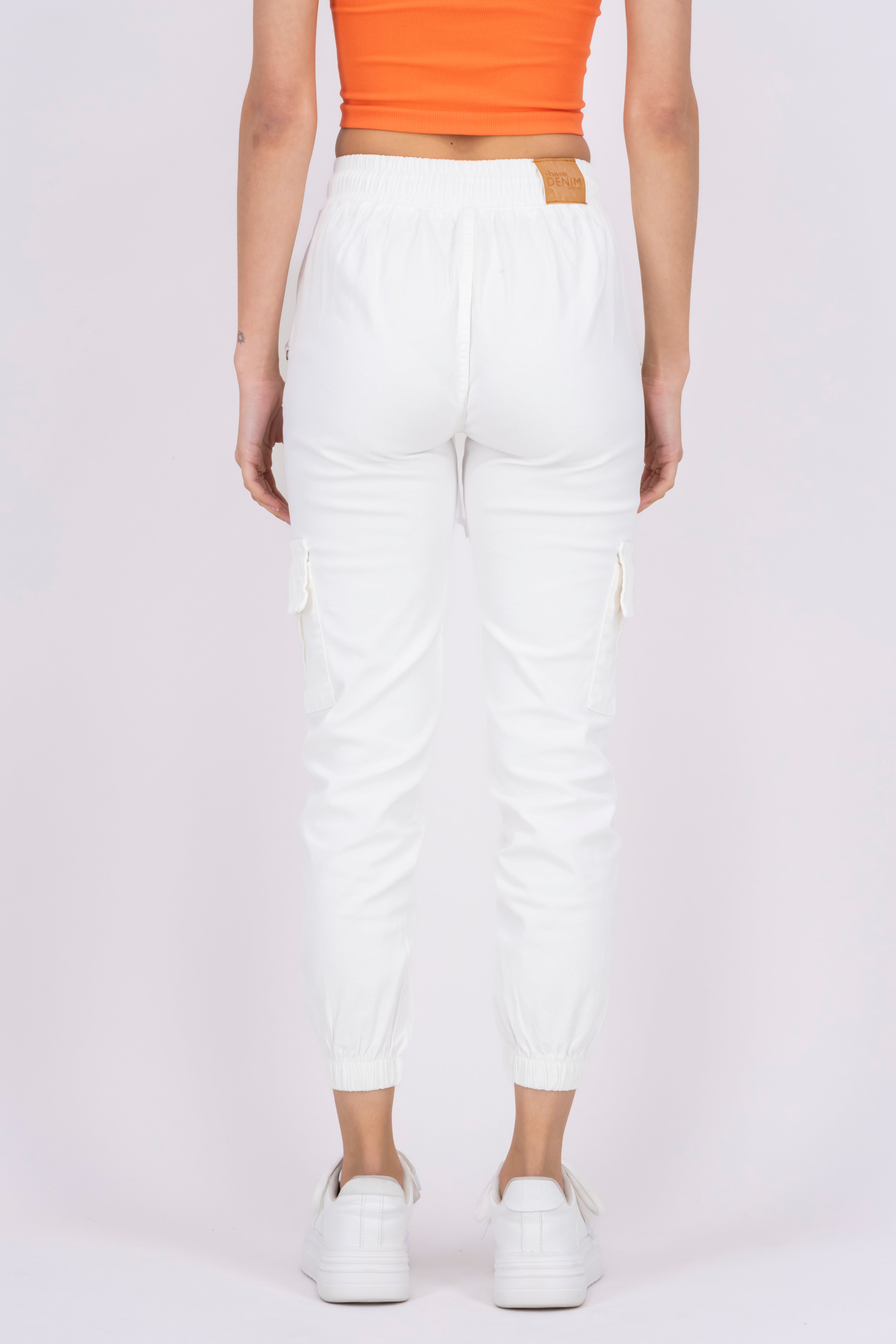 Jeans cargo con resorte y jareta BLANCO
