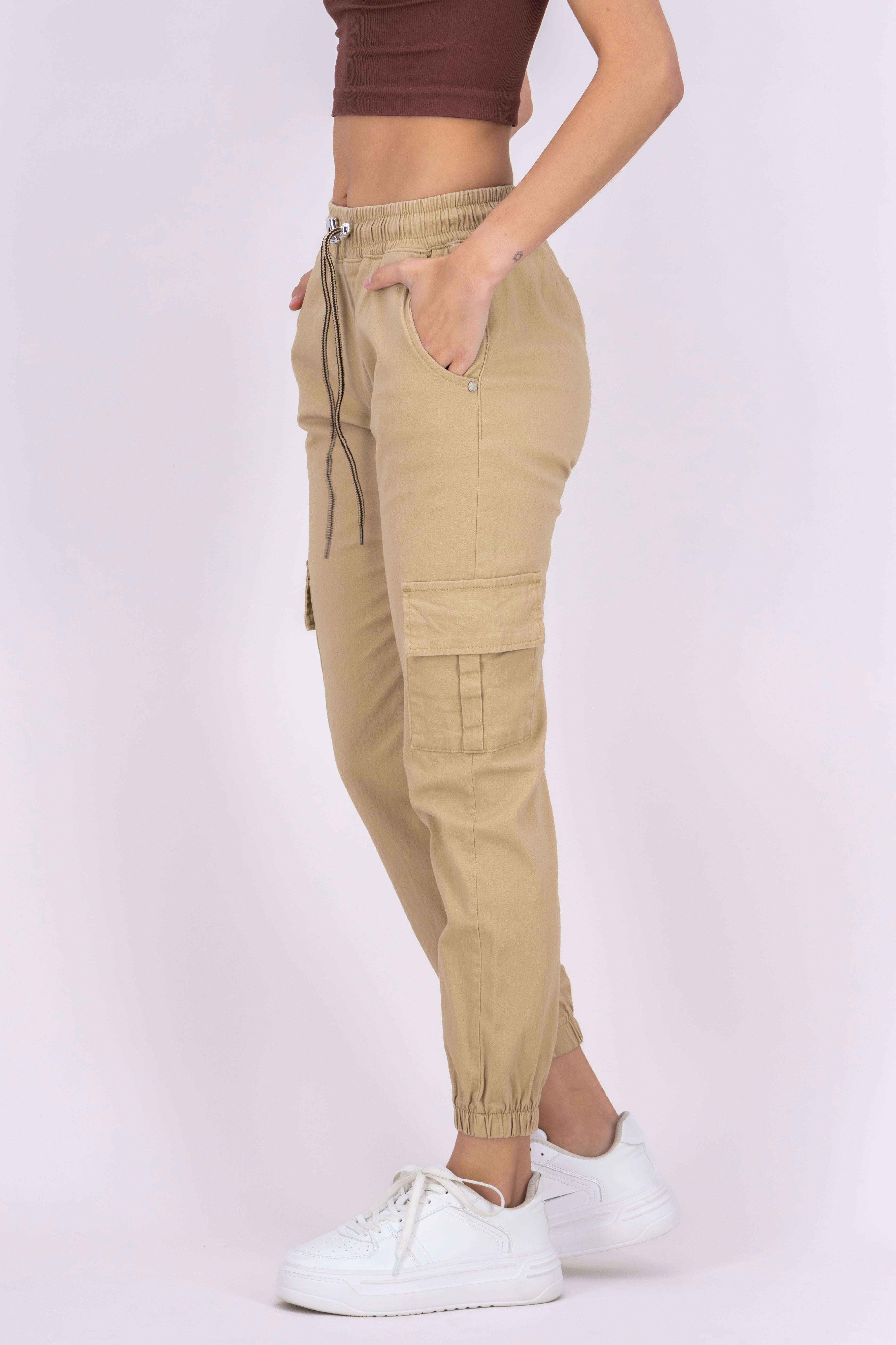 Jeans cargo con resorte y jareta KHAKI