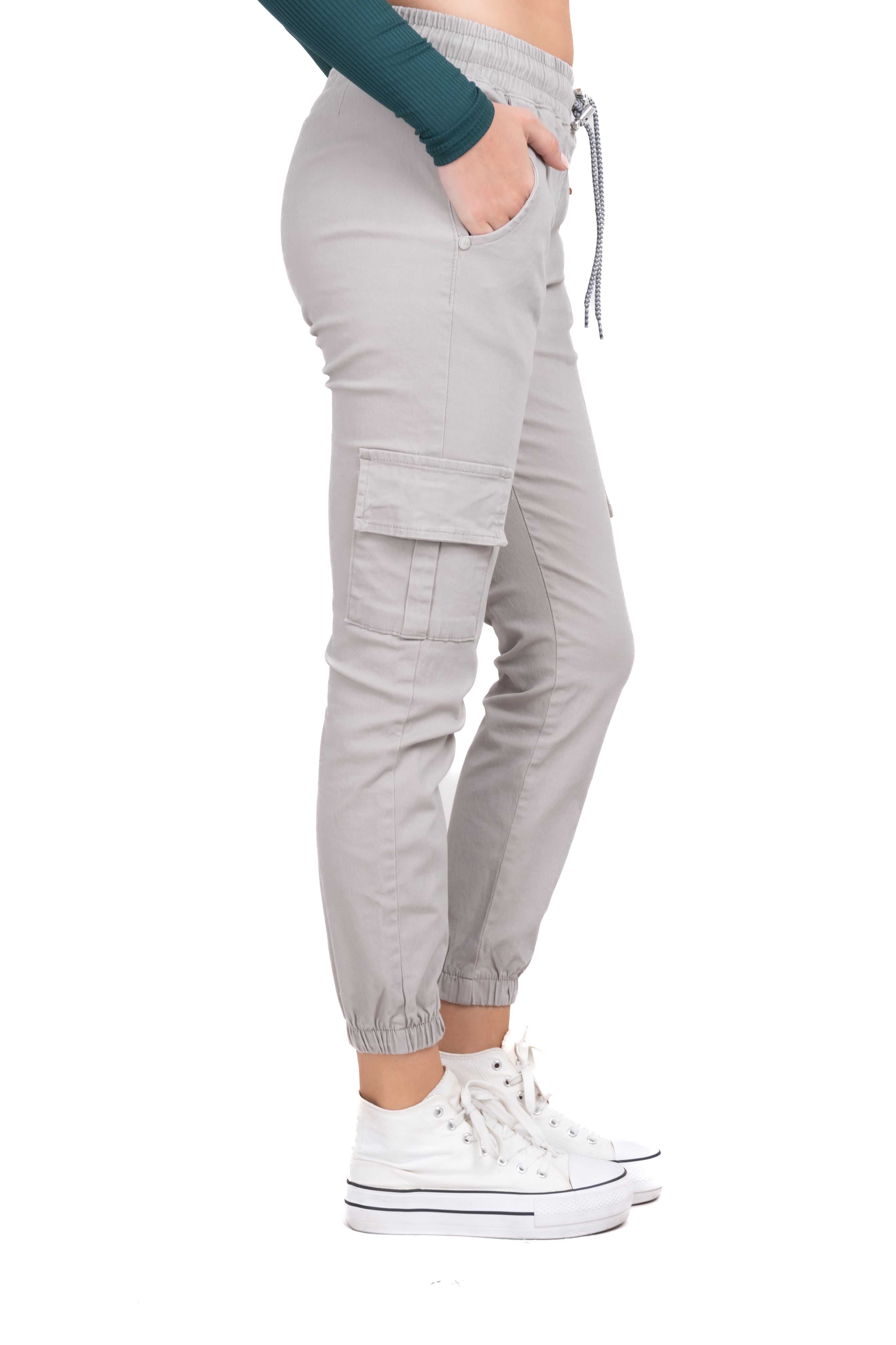 Jeans cargo con resorte y jareta GRIS CLARO
