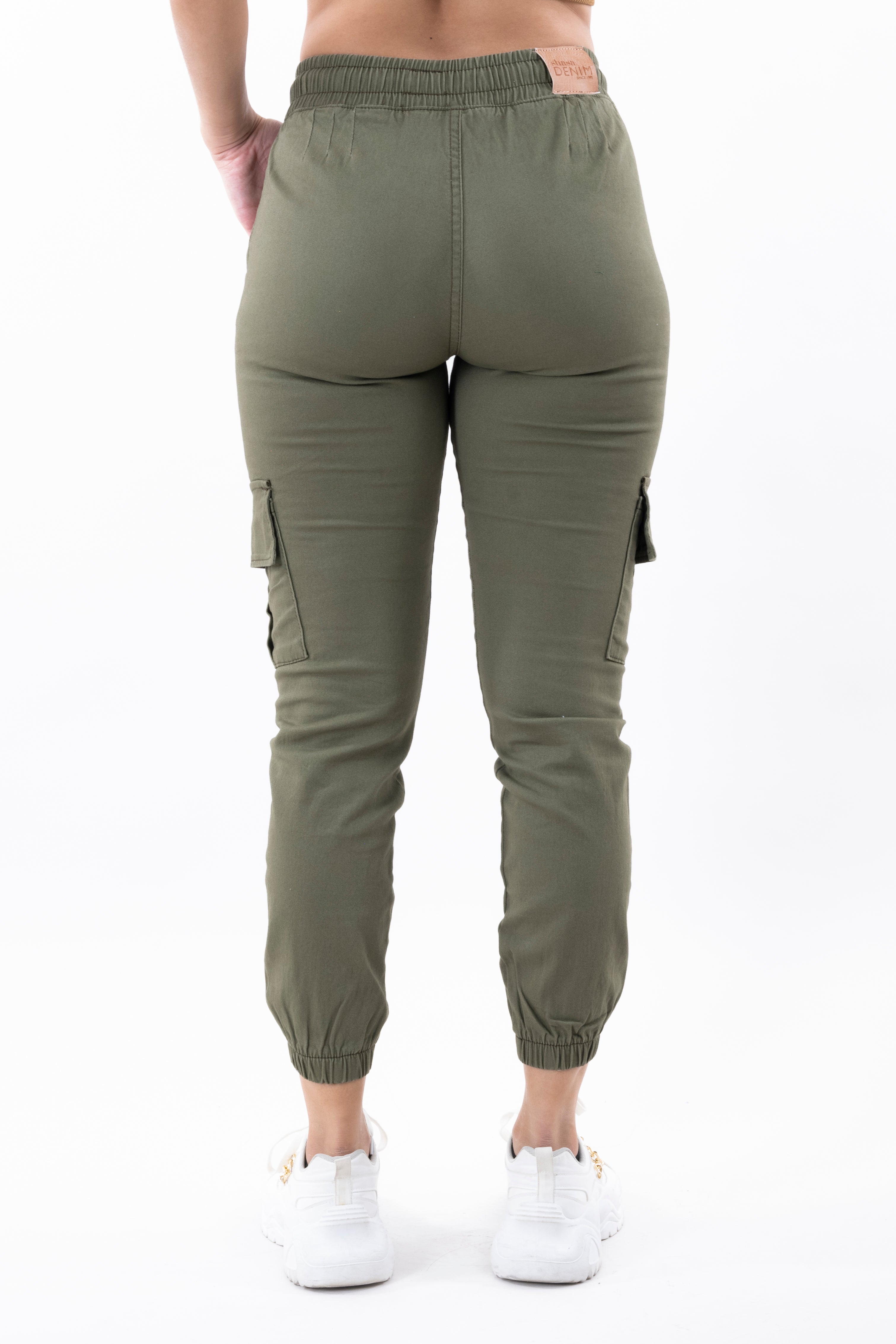 Jeans cargo con resorte y jareta OLIVO