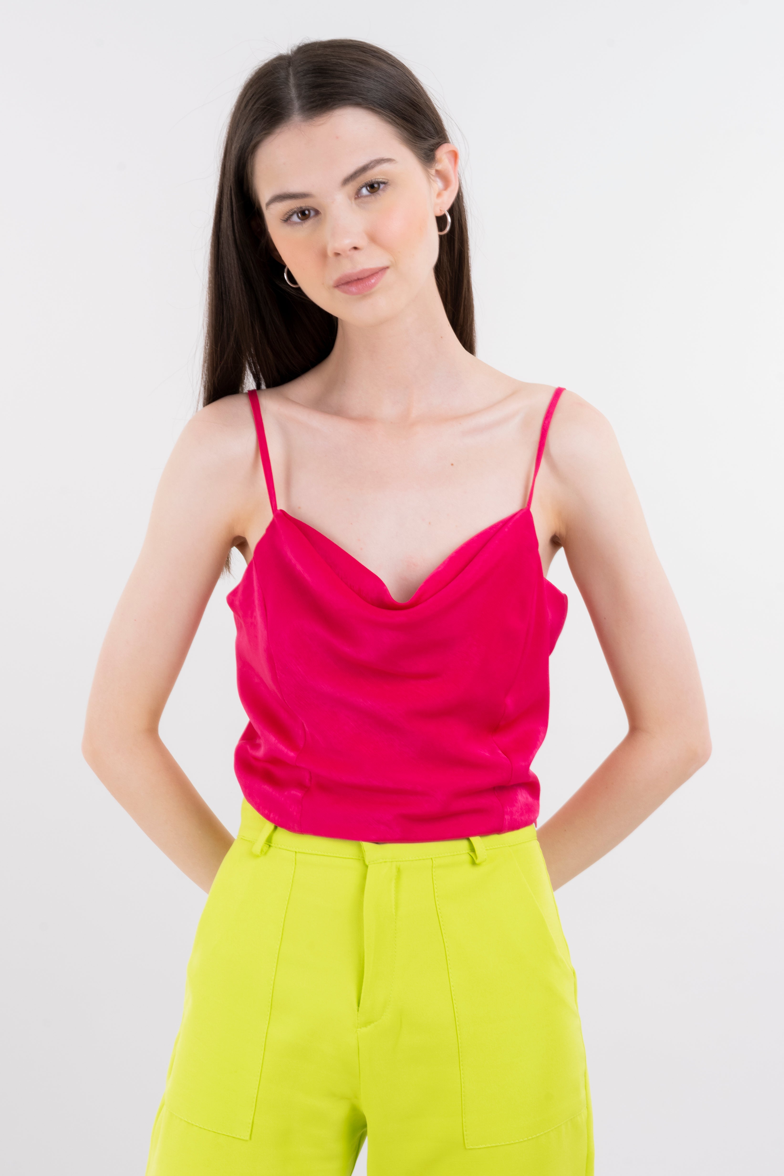 Top tirantes escote drapeado satín ROSA BRILLANTE