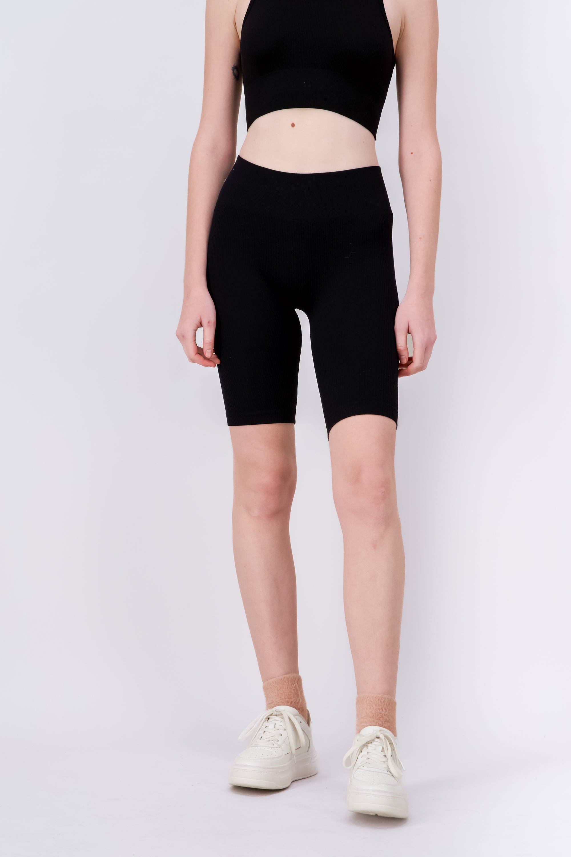 Short Biker Acanalado Monocolor NEGRO