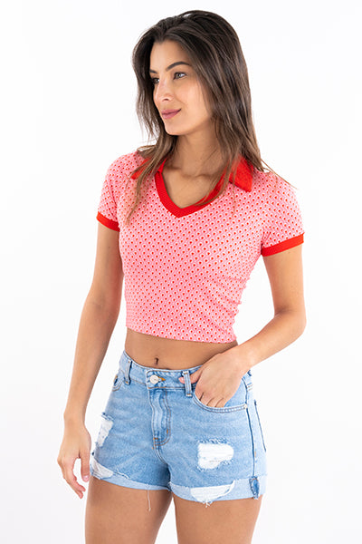 Playera crop cuello polo corazones ROSA COMBO
