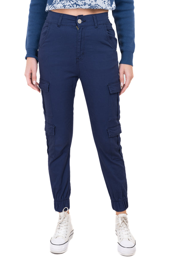 Jeans cargo con 4 bolsas parche