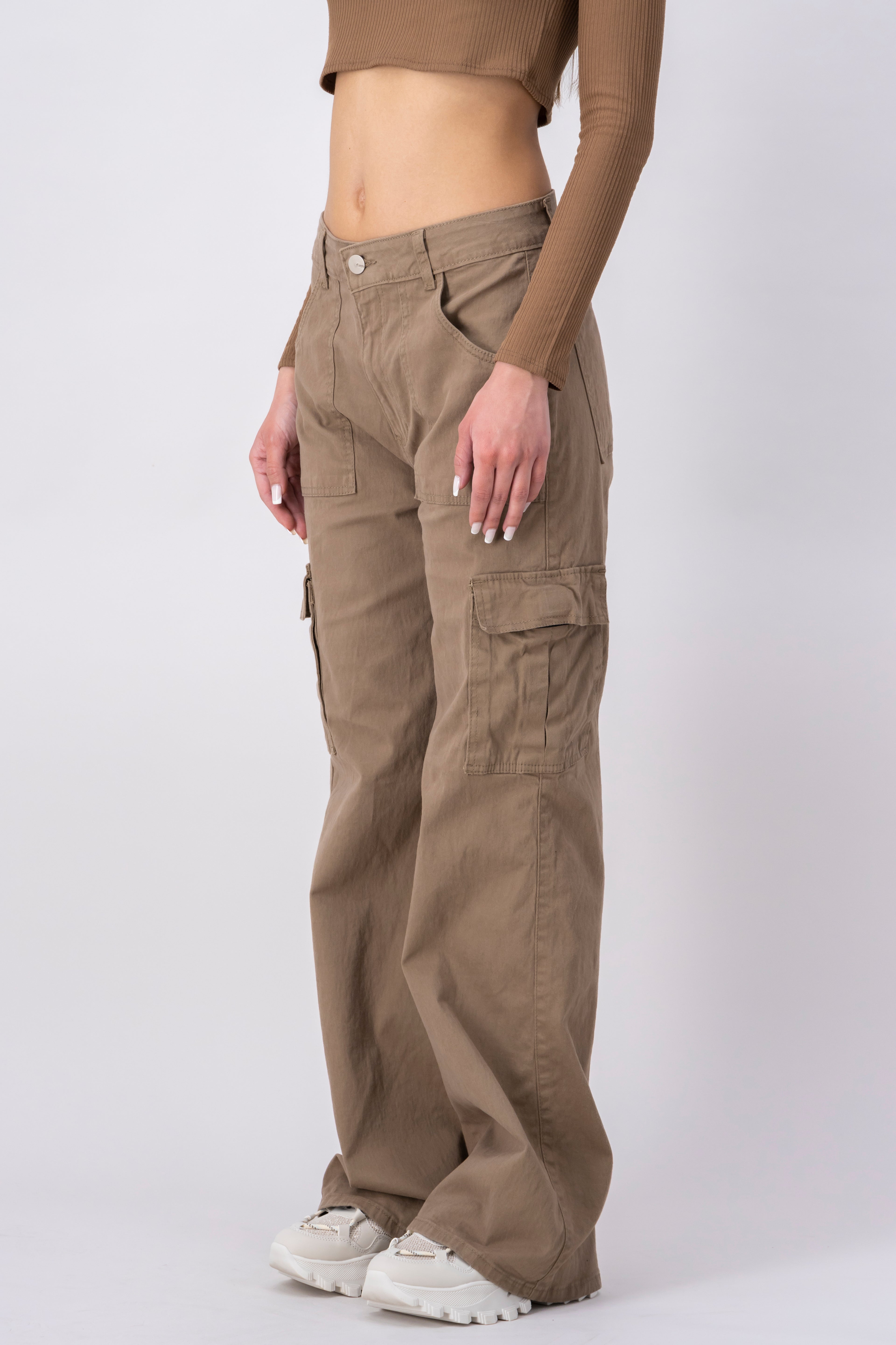 Jeans cargo wide leg con dos bolsas KHAKI