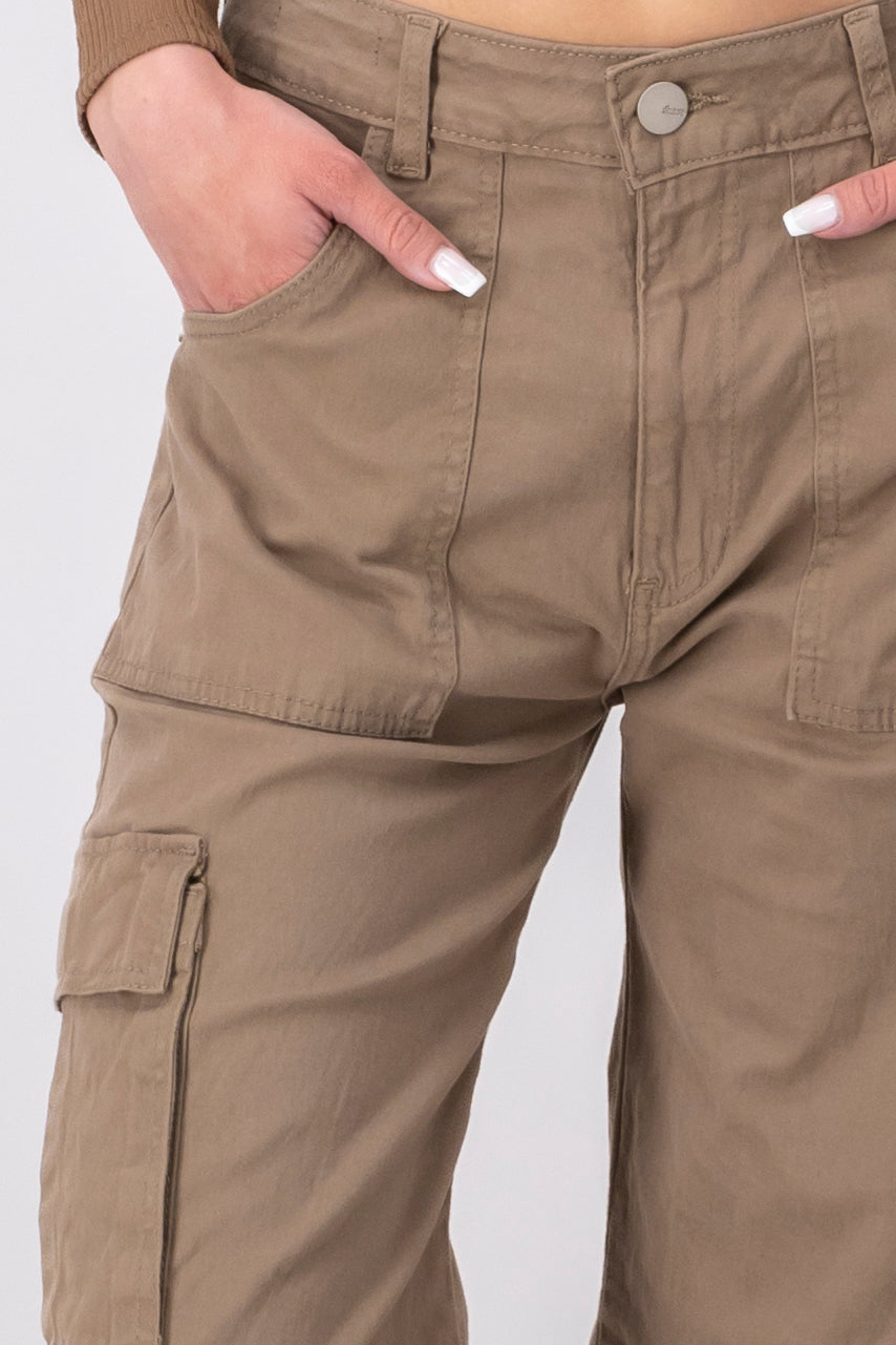 Jeans cargo wide leg con dos bolsas KHAKI