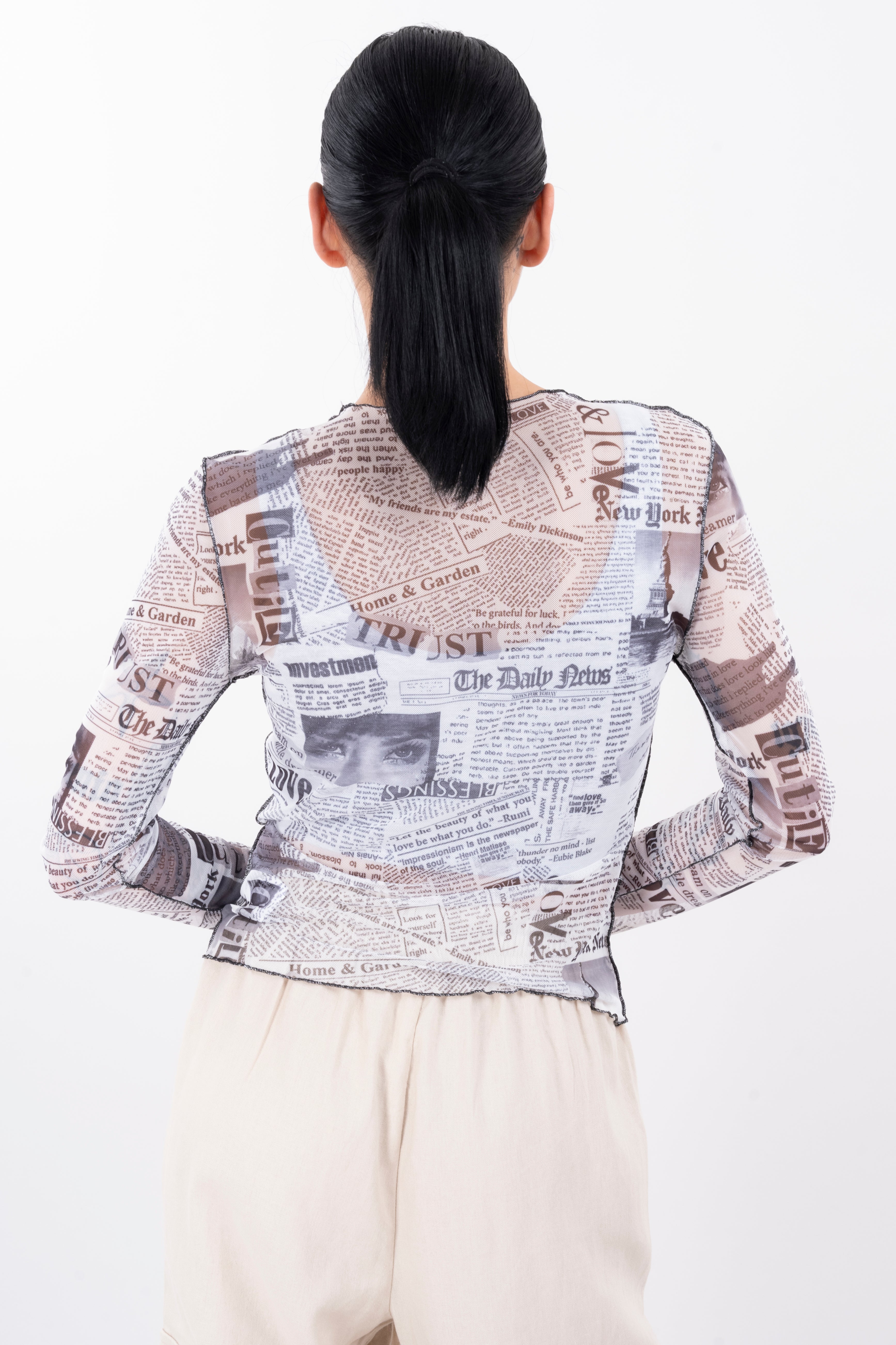 Top mesh estampado periódico BLANCO COMBO