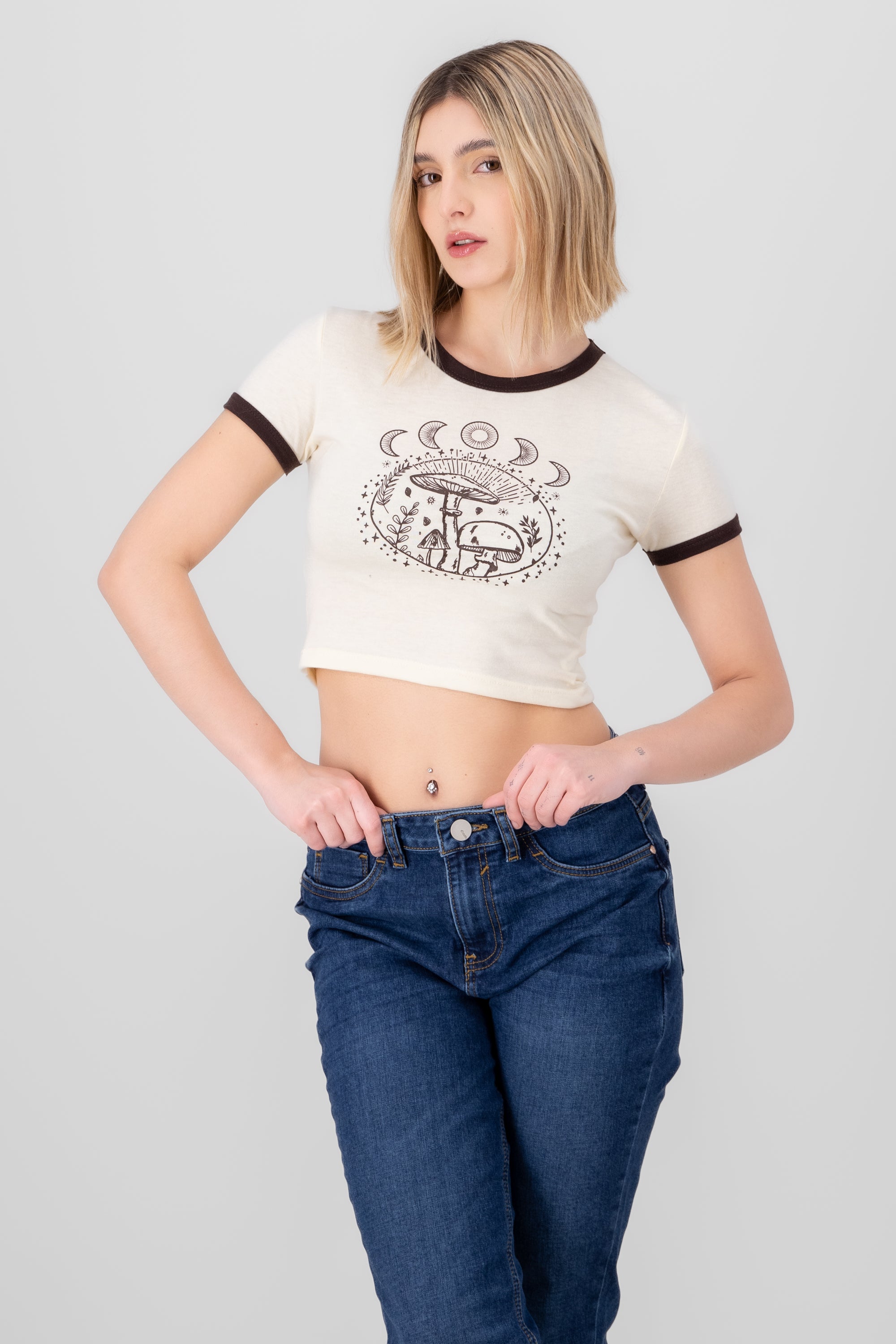 Playera Crop Hongos Lunas HUESO