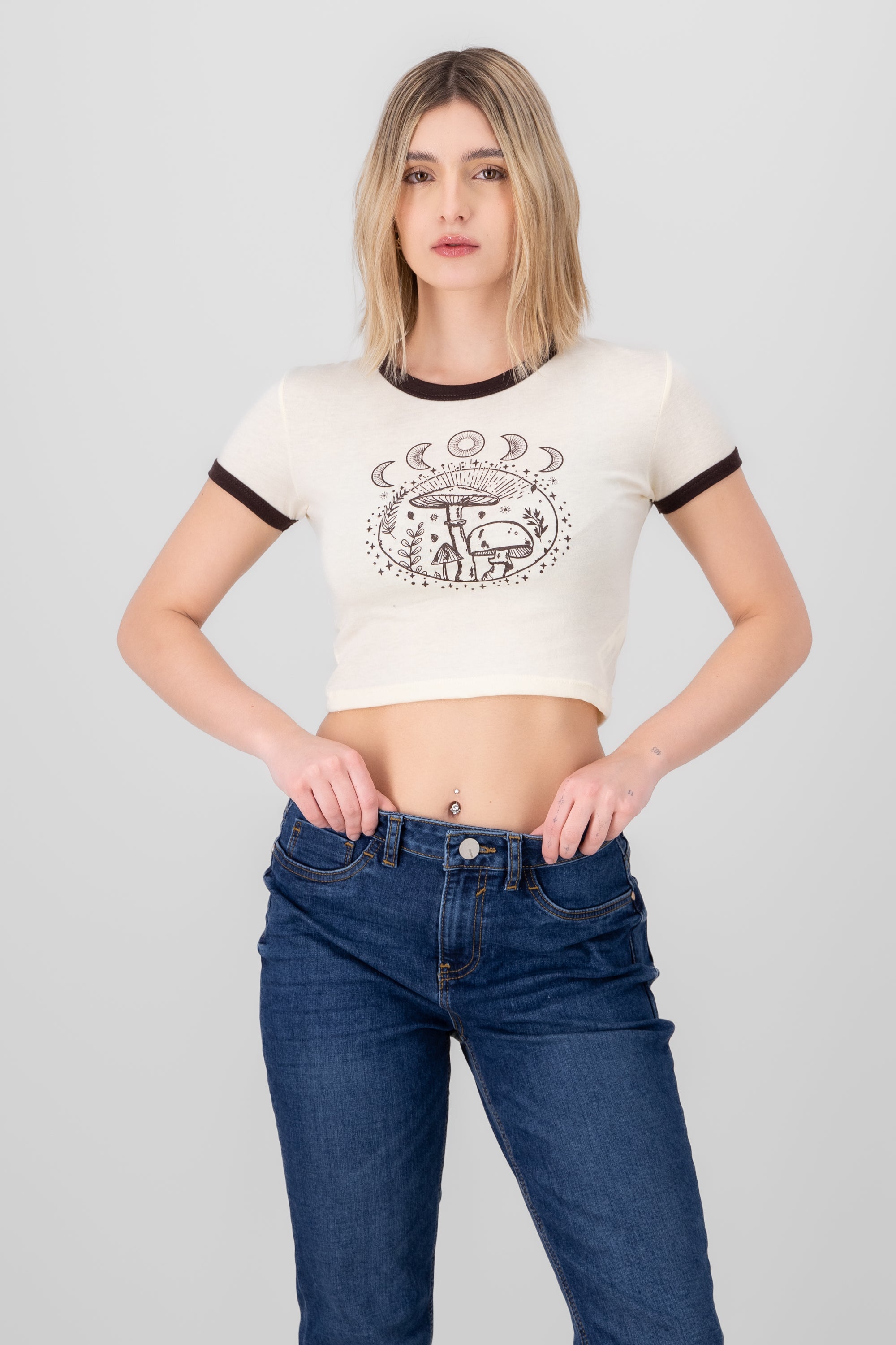 Playera Crop Hongos Lunas HUESO