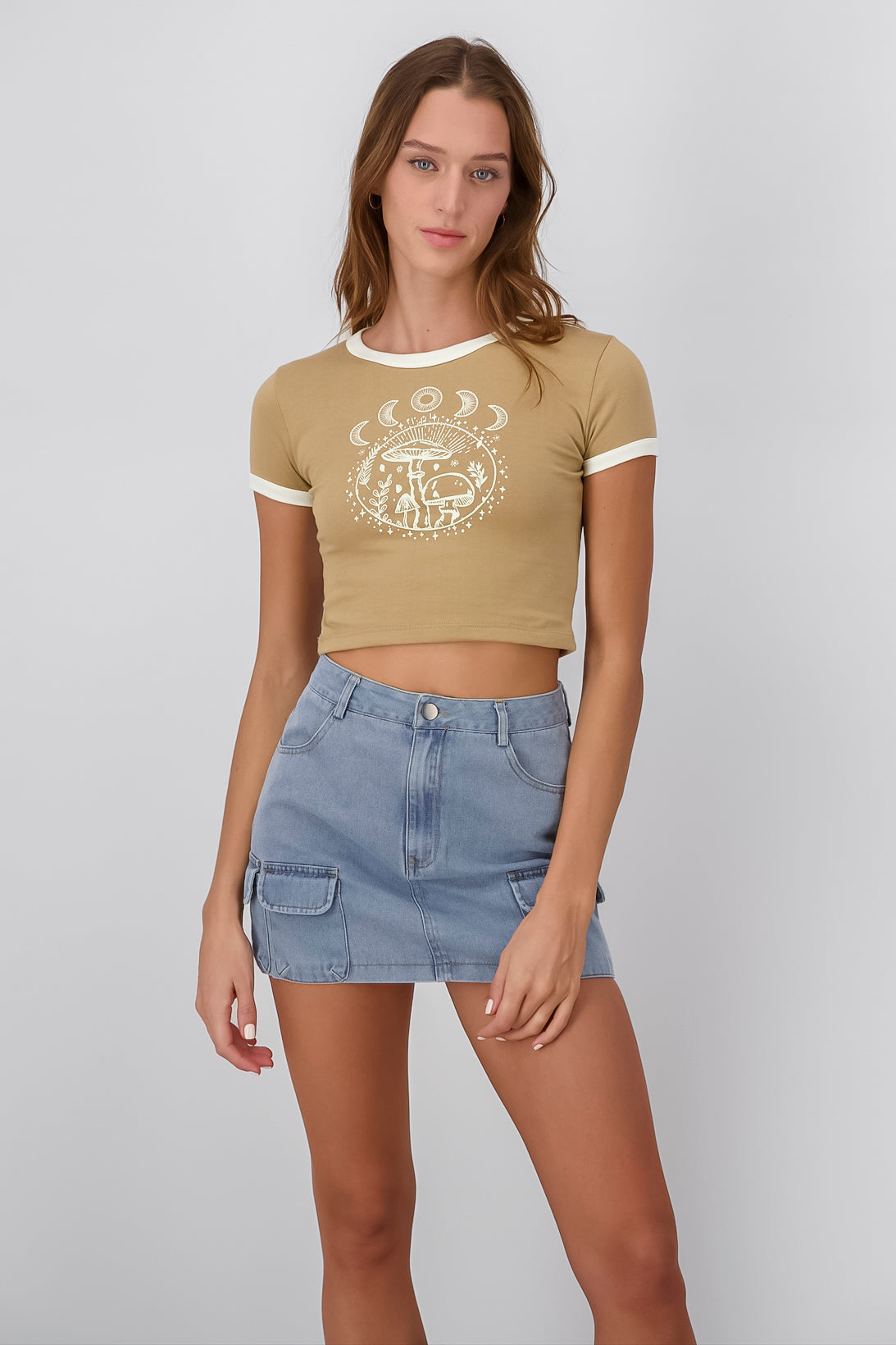 Playera Crop Hongos Lunas KHAKI