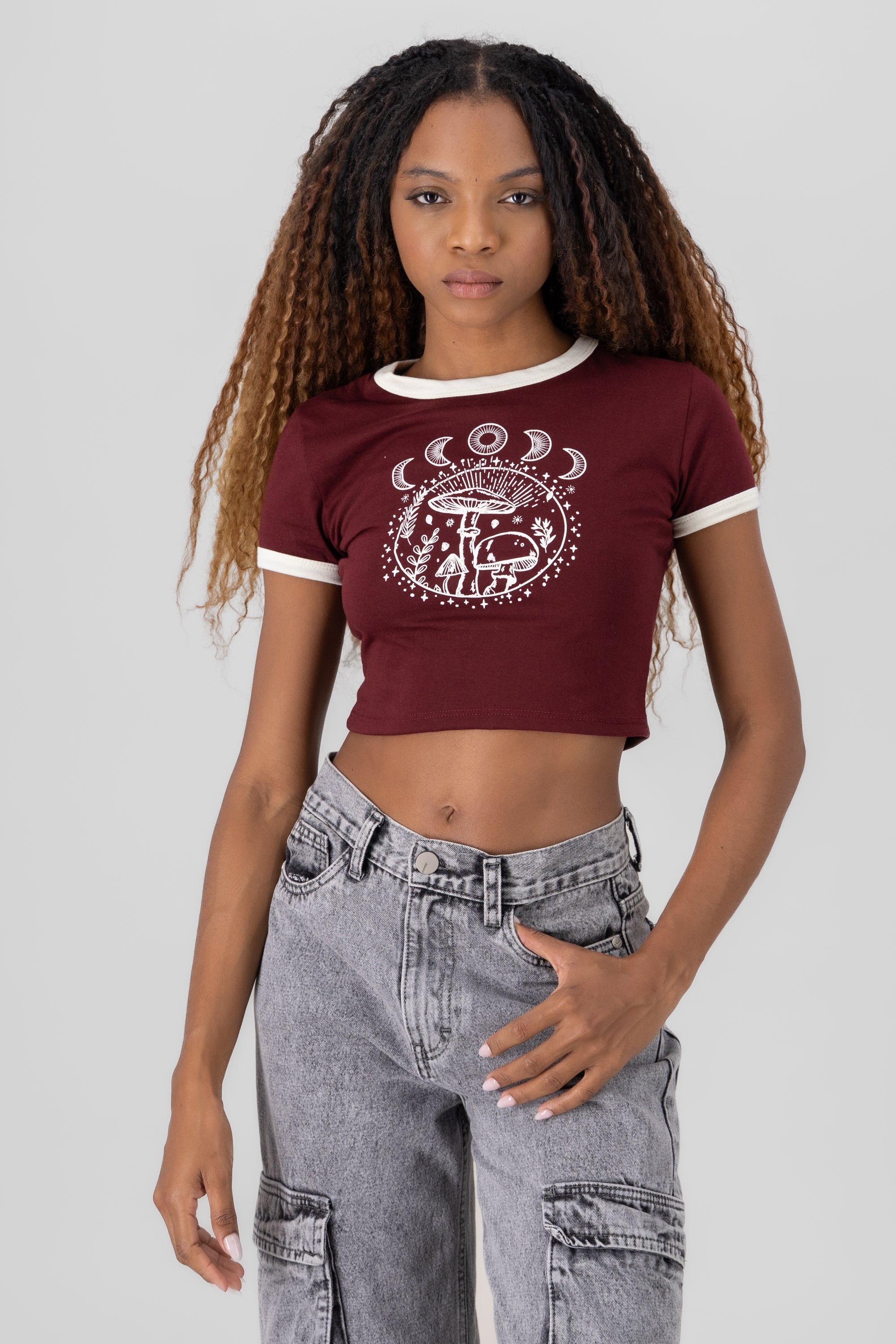 Playera Crop Hongos Lunas VINO