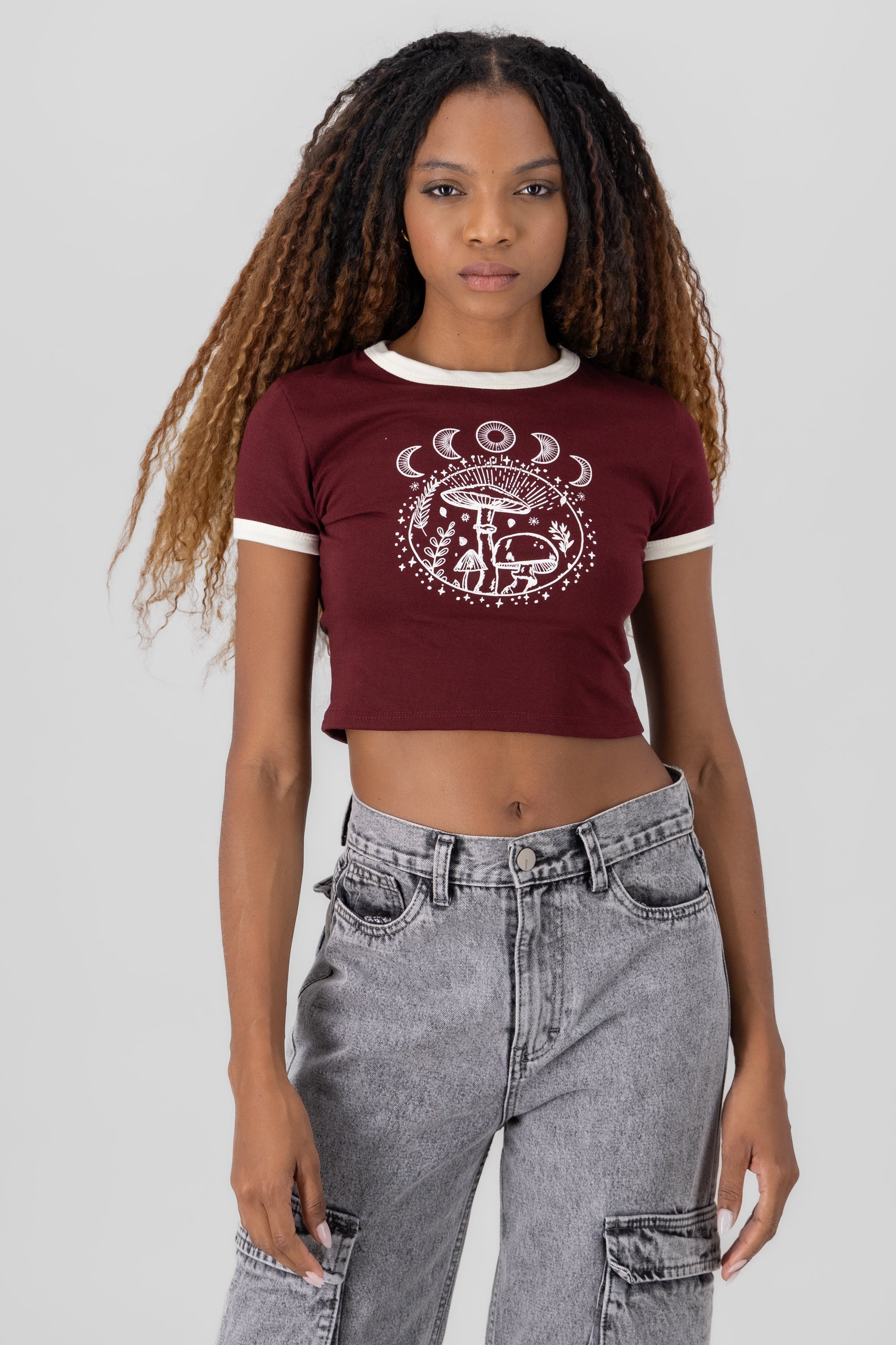 Playera Crop Hongos Lunas VINO