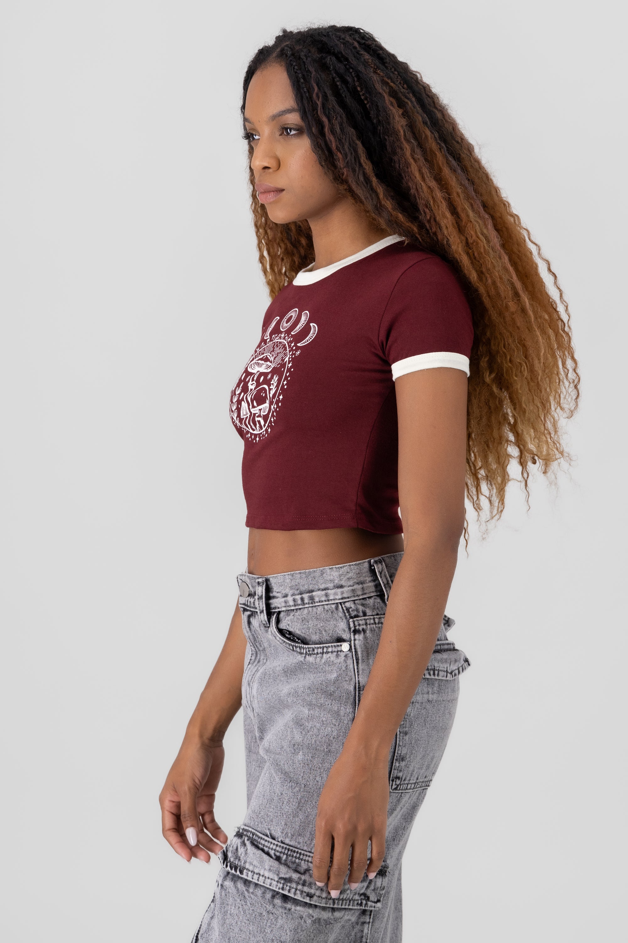 Playera Crop Hongos Lunas VINO