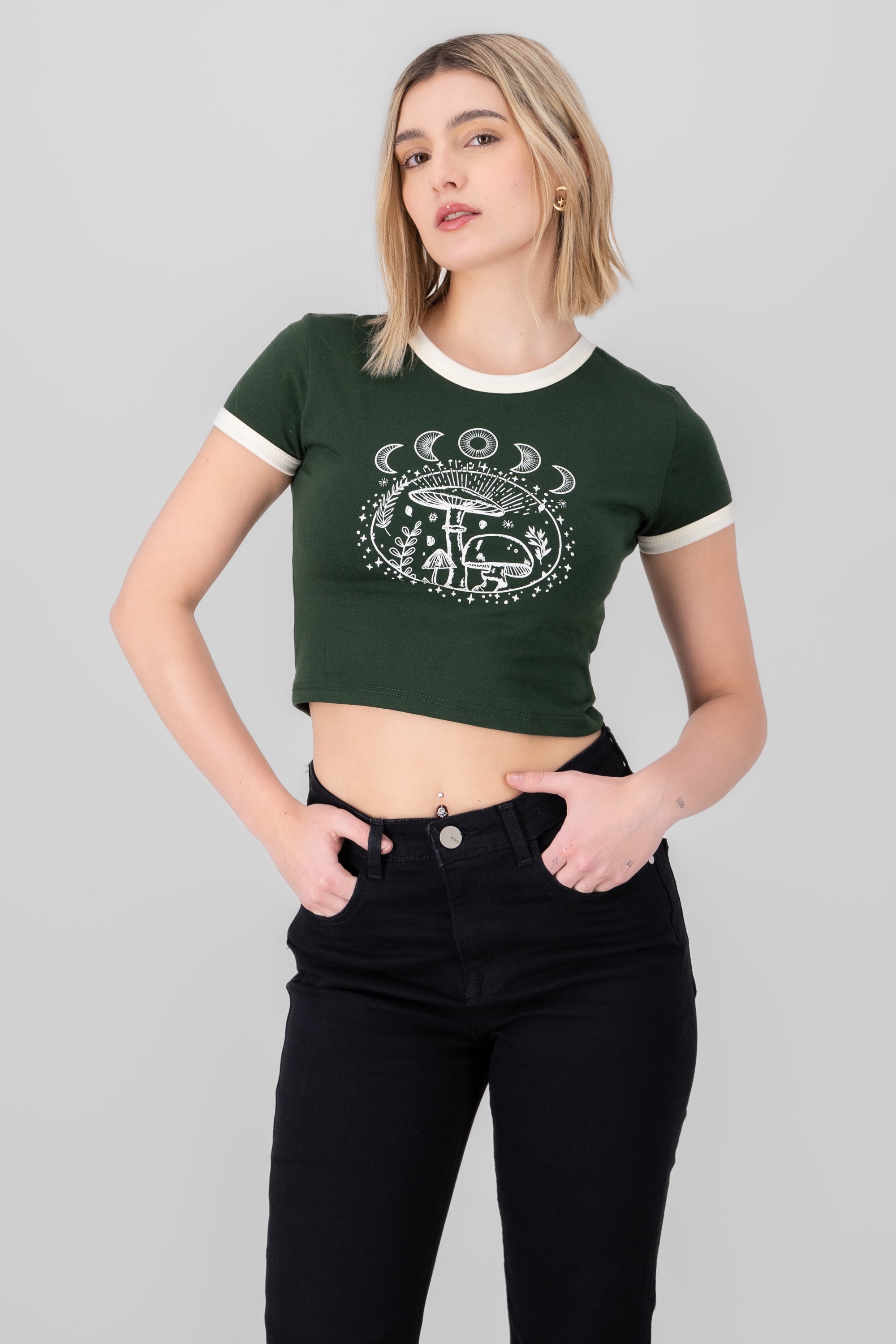 Playera Crop Hongos Lunas VERDE OBSCURO