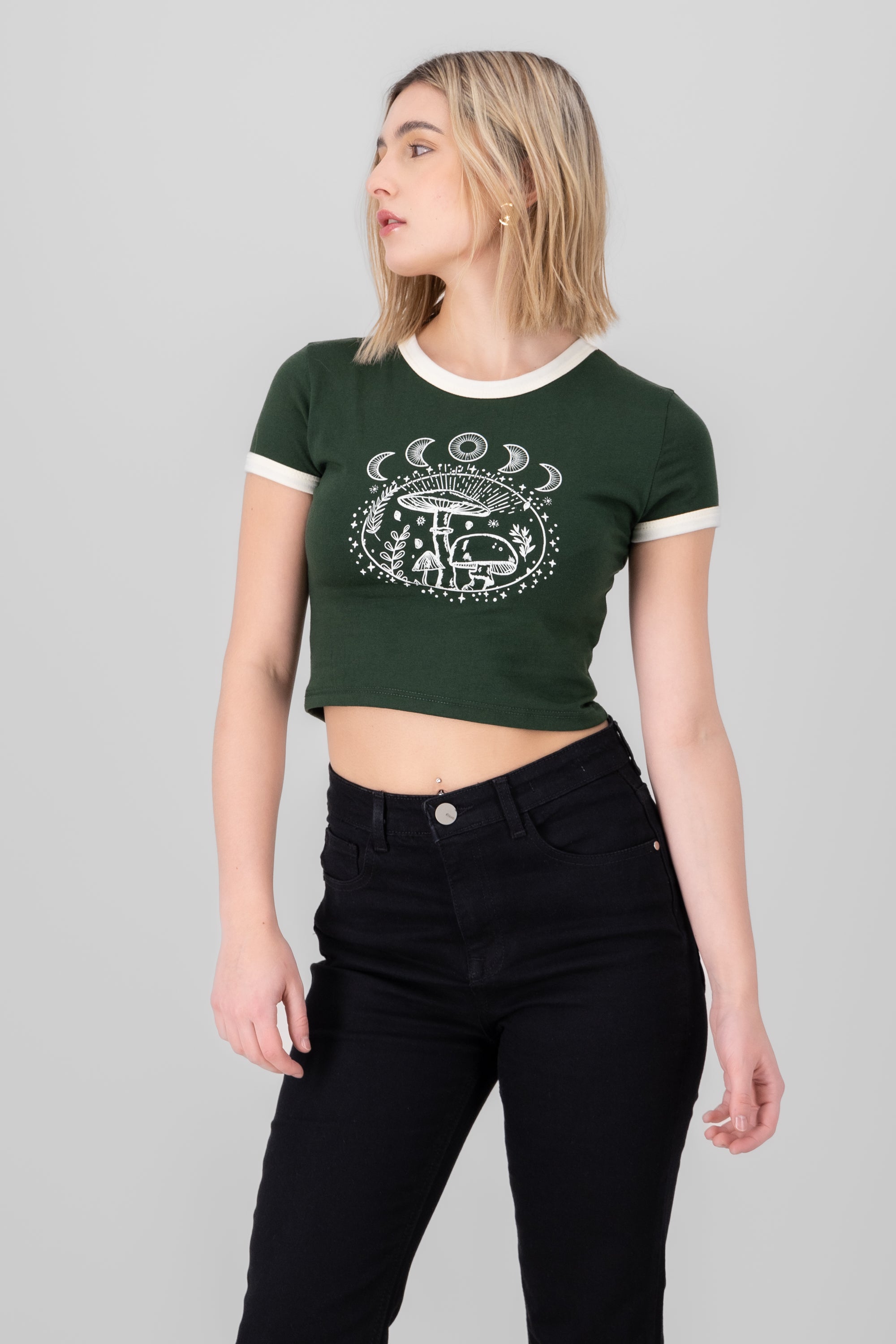 Playera Crop Hongos Lunas VERDE OBSCURO