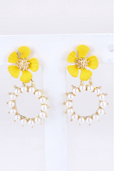 Aretes Flor Circulo Perlas AMARILLO
