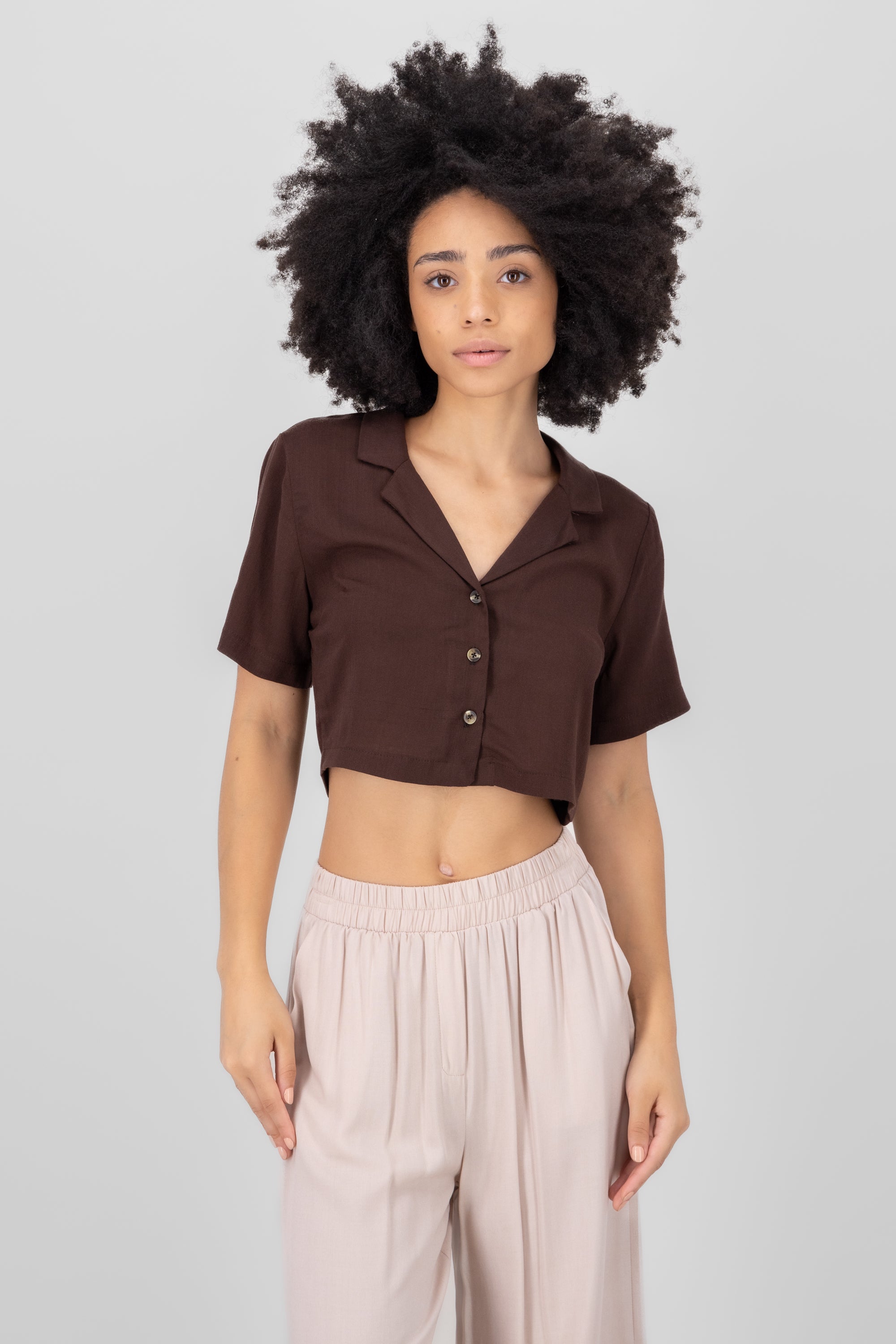 Camisa crop lisa CHOCOLATE