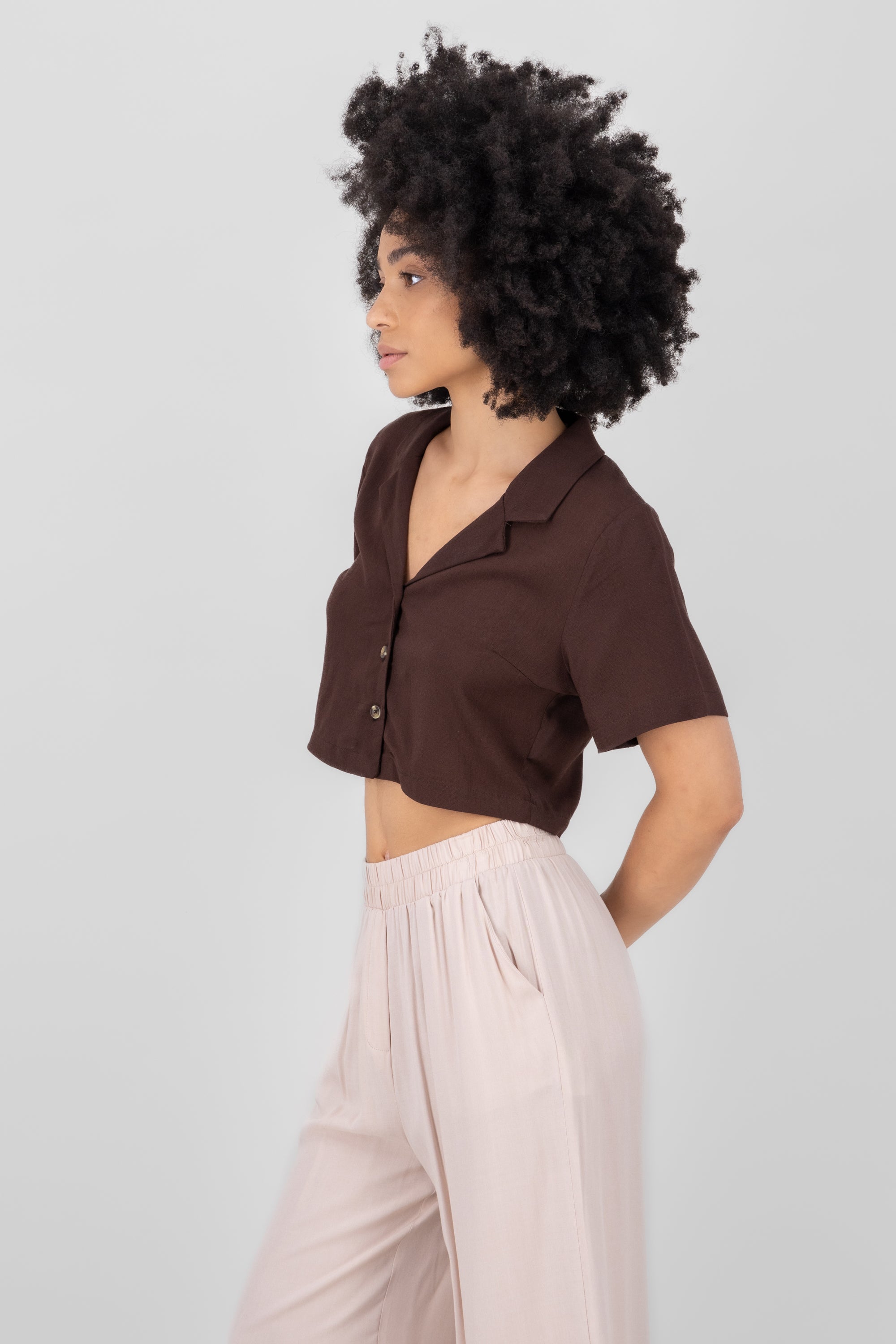 Camisa crop lisa CHOCOLATE