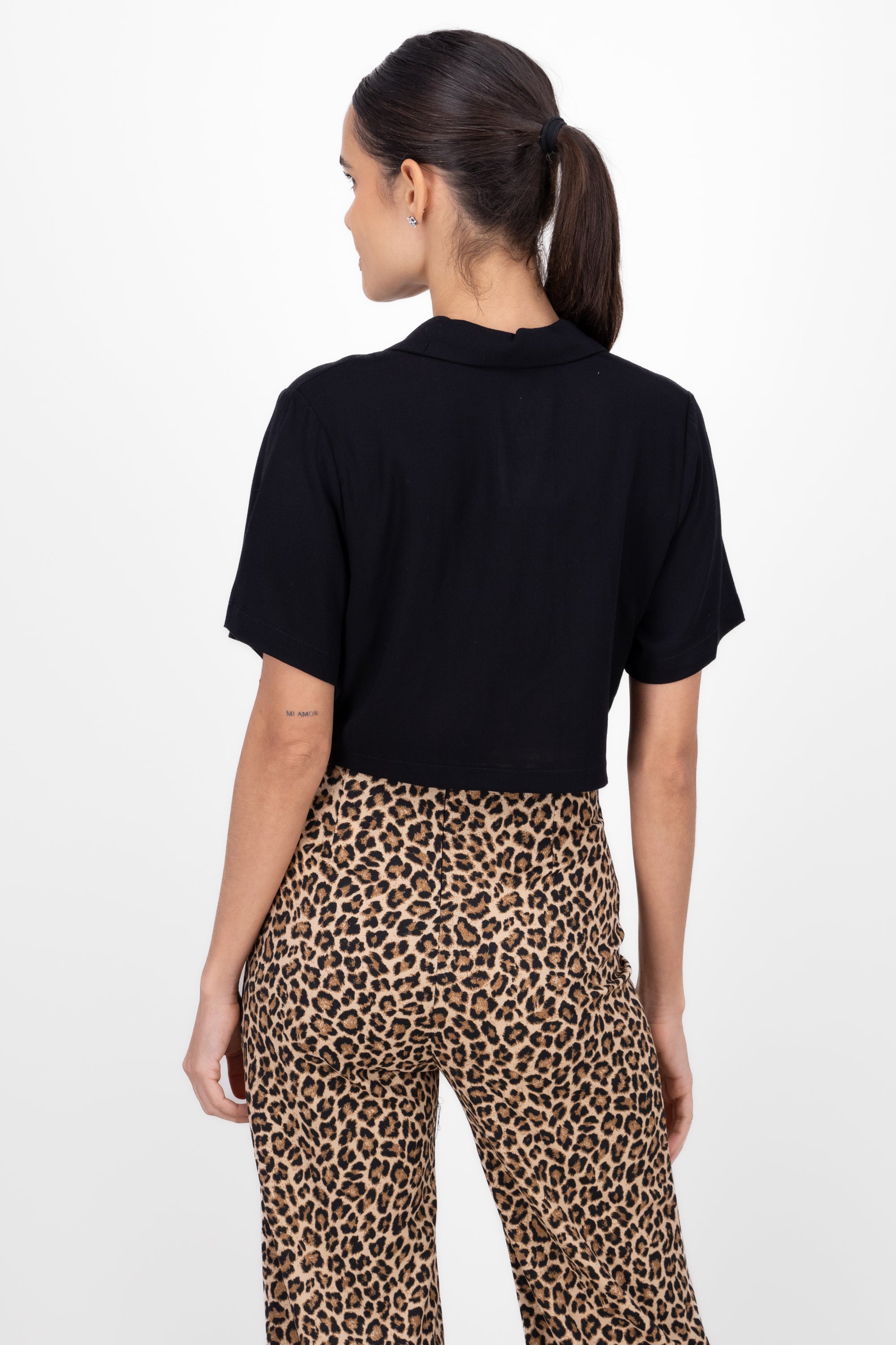 Camisa crop lisa NEGRO