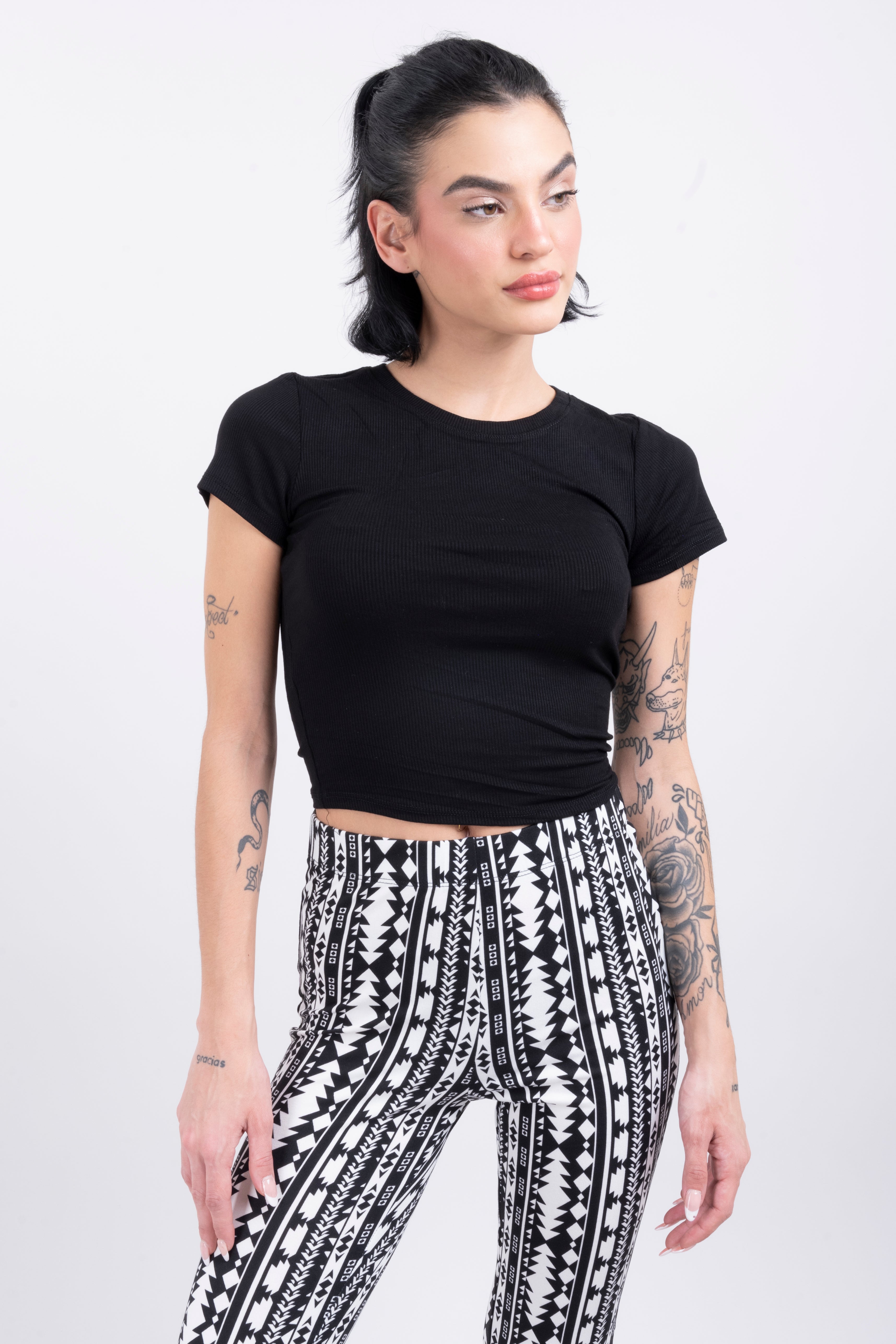 Top liso manga corta rib NEGRO