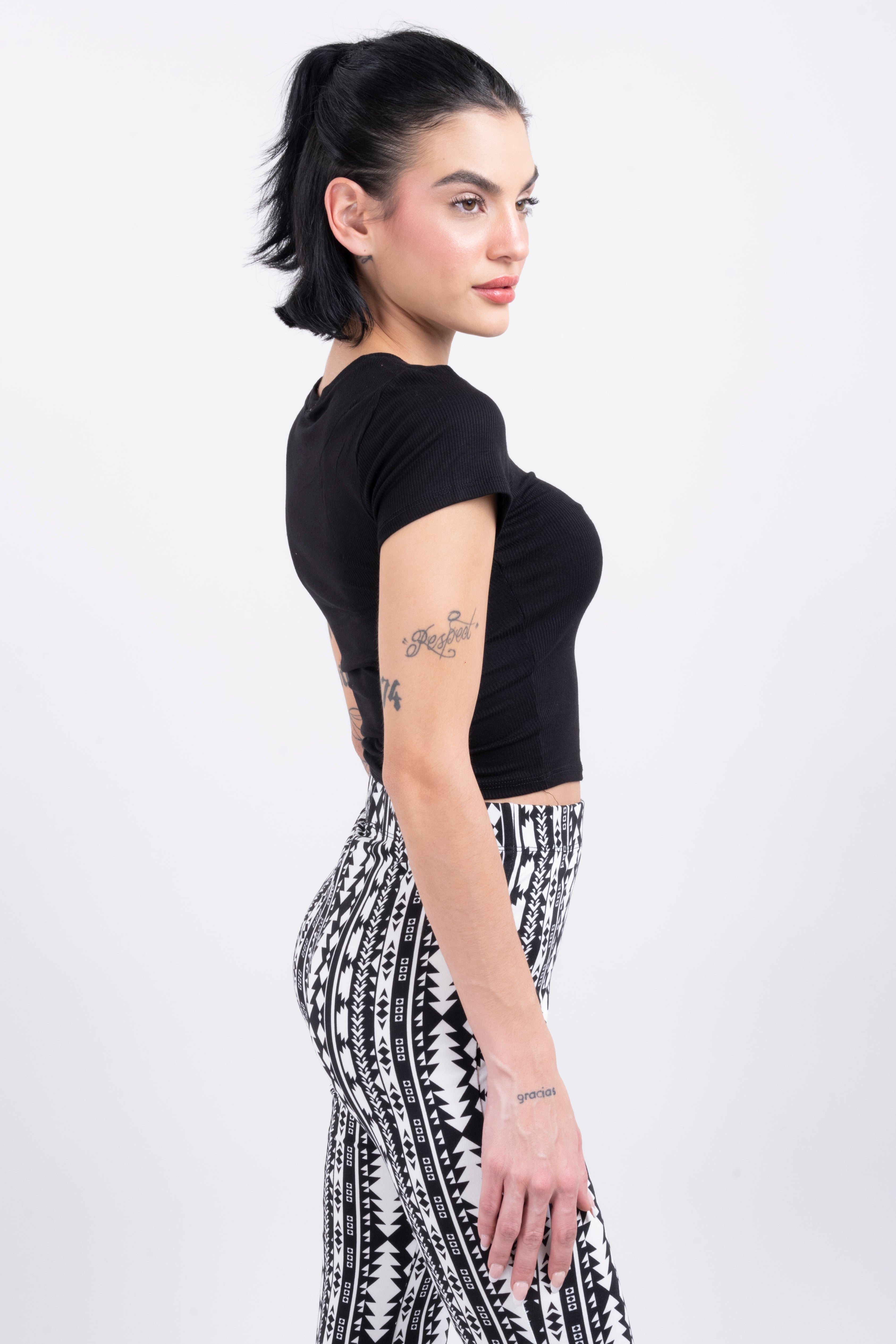 Top liso manga corta rib NEGRO