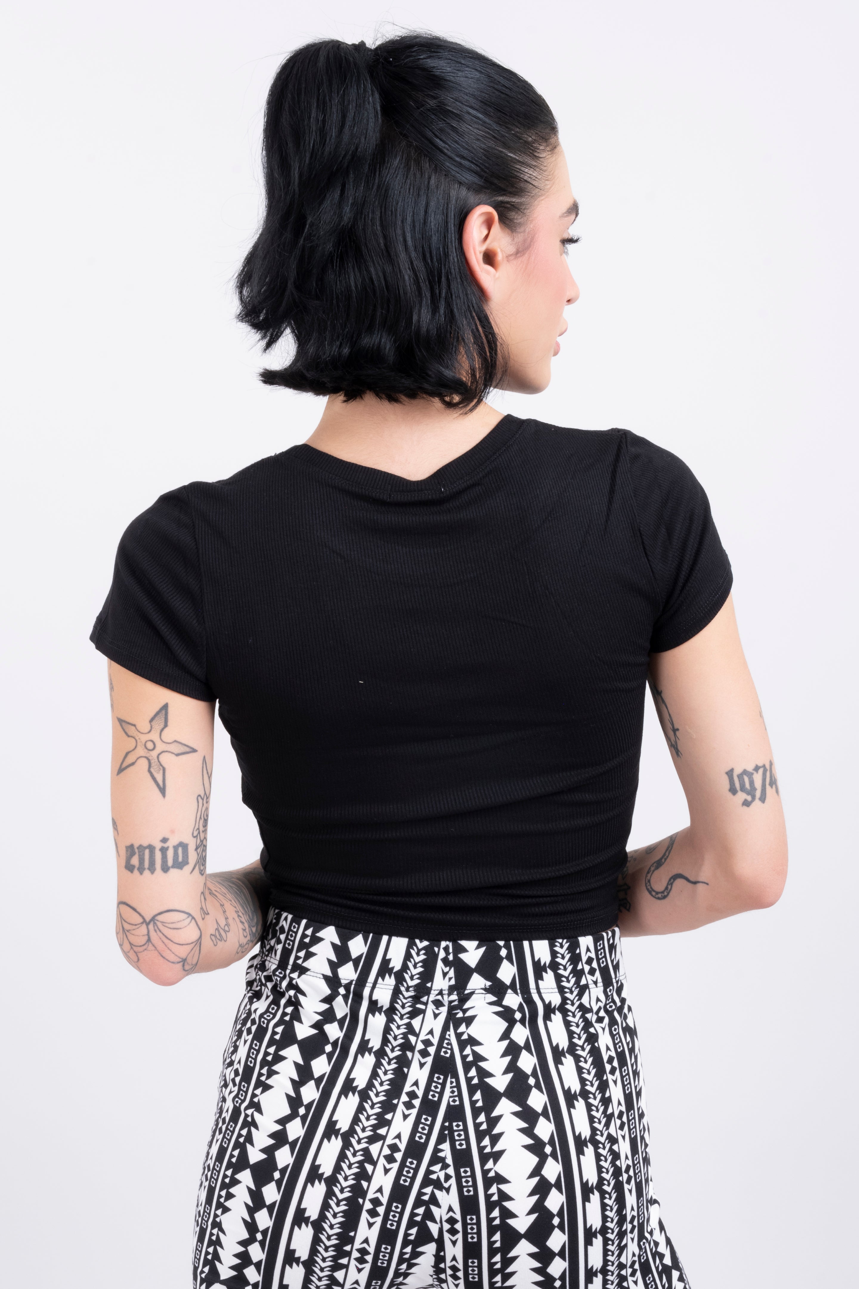 Top liso manga corta rib NEGRO