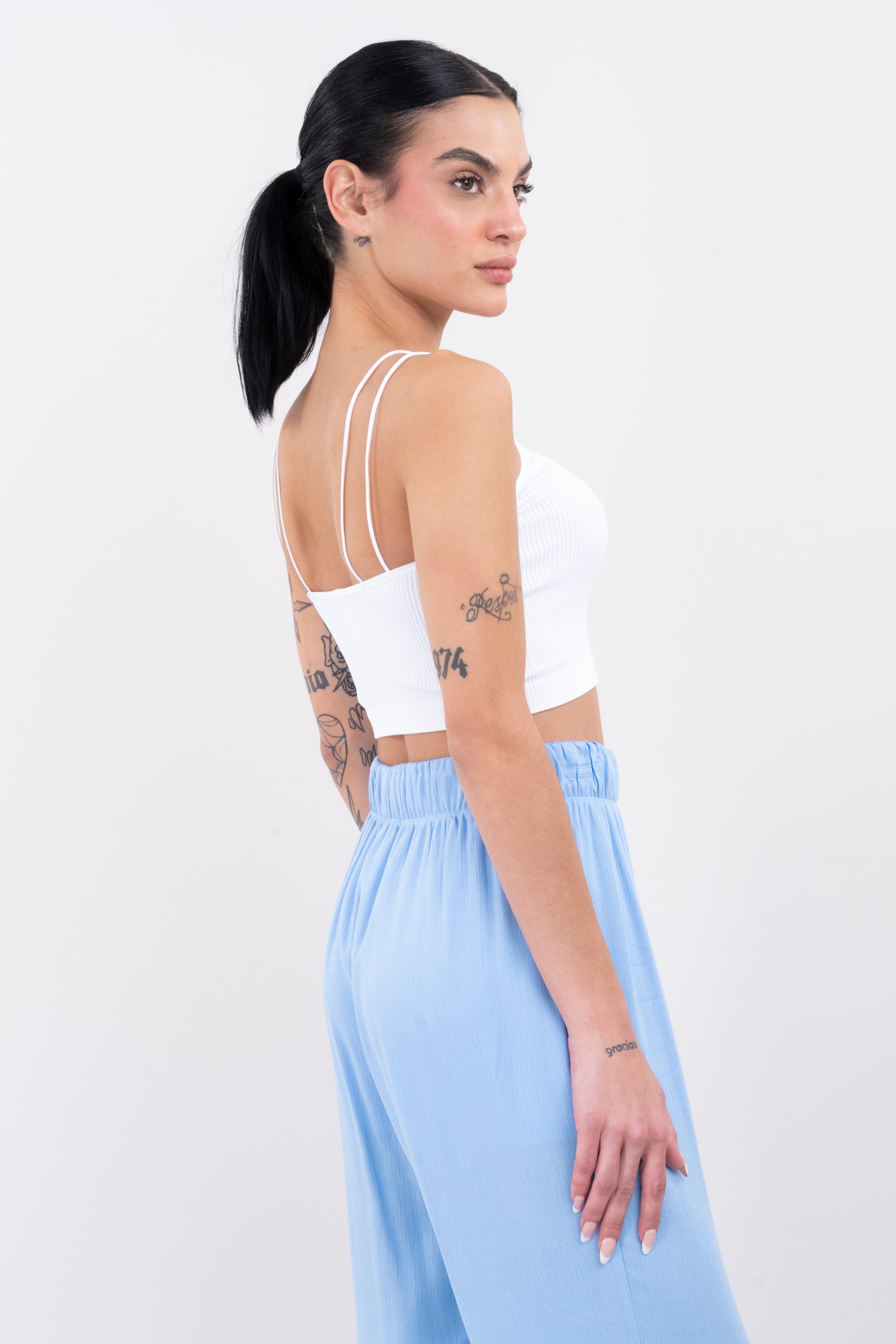 Top crop acanalado tirantes delgados BLANCO