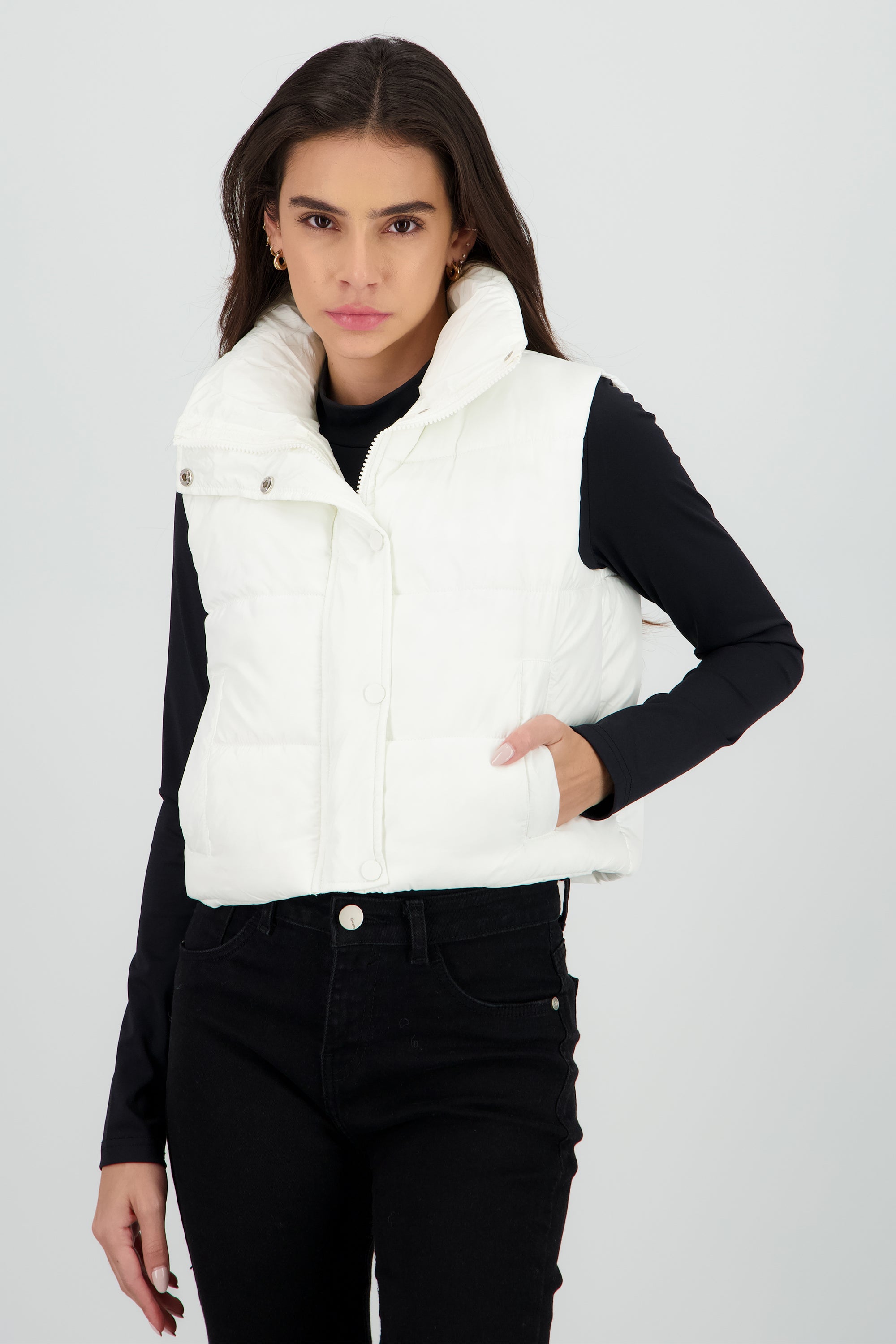 Chaleco crop puffer monocolor CREMA