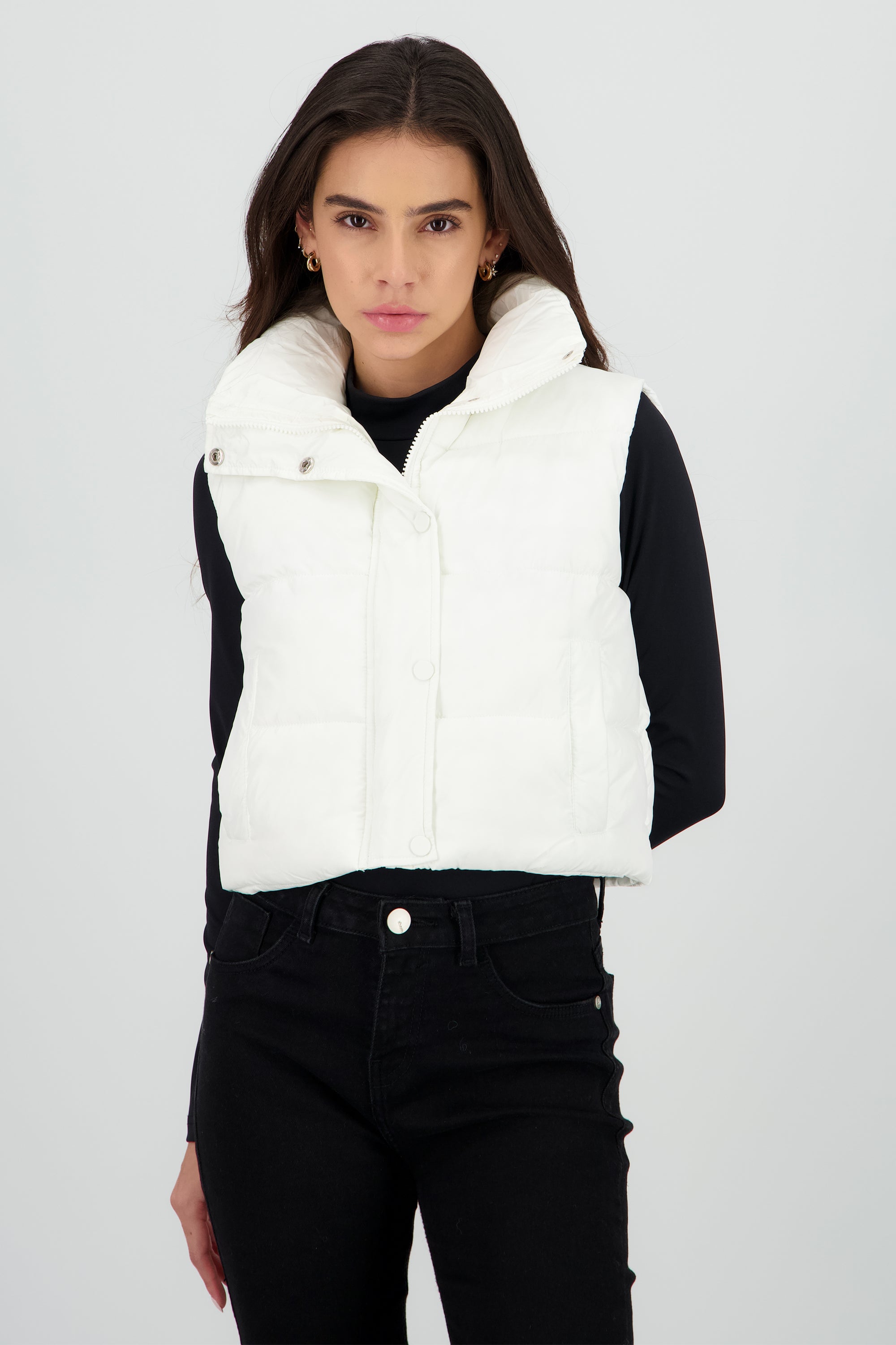 Chaleco crop puffer monocolor CREMA
