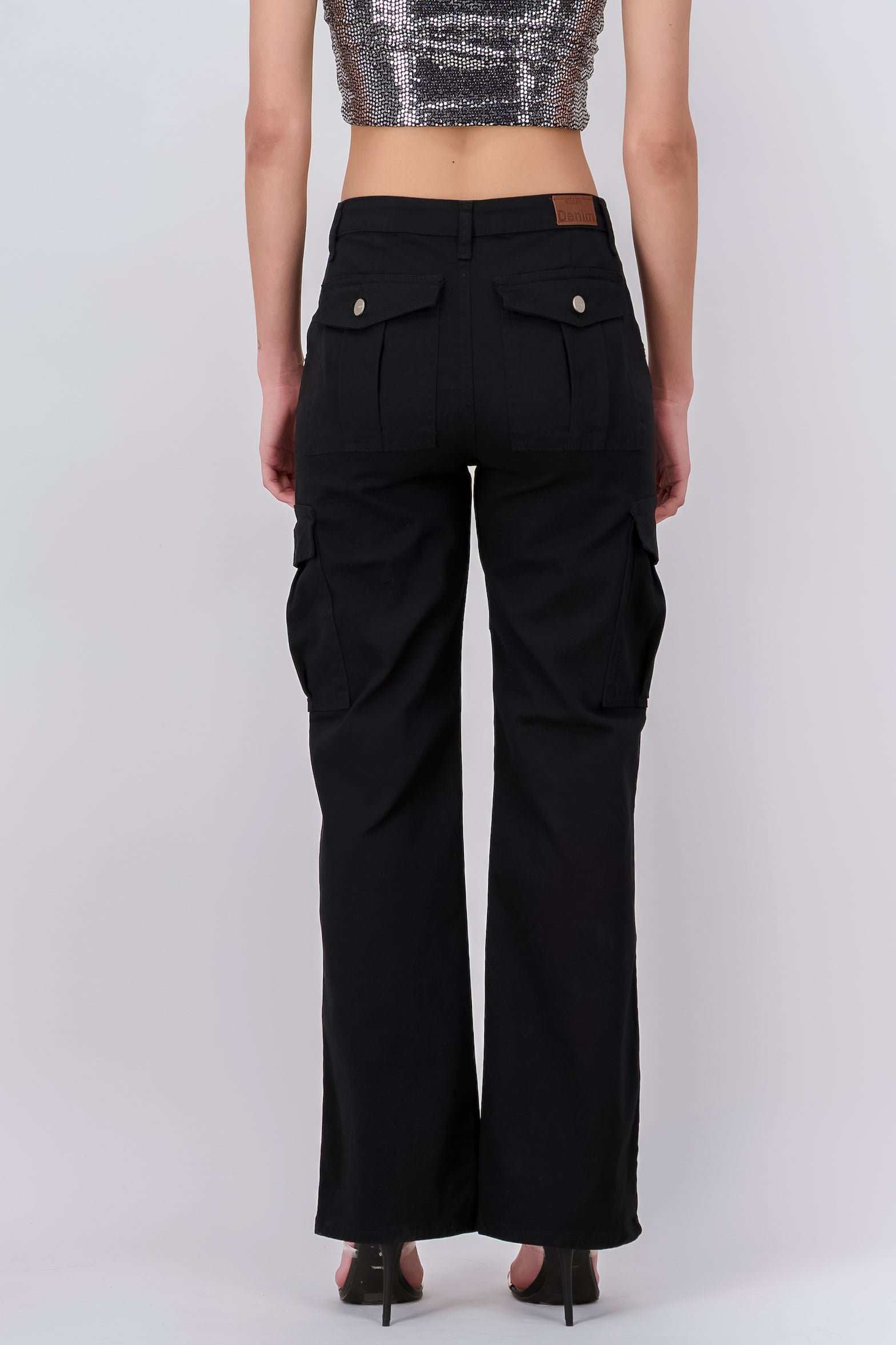 Jeans cargo wide leg bolsillos NEGRO