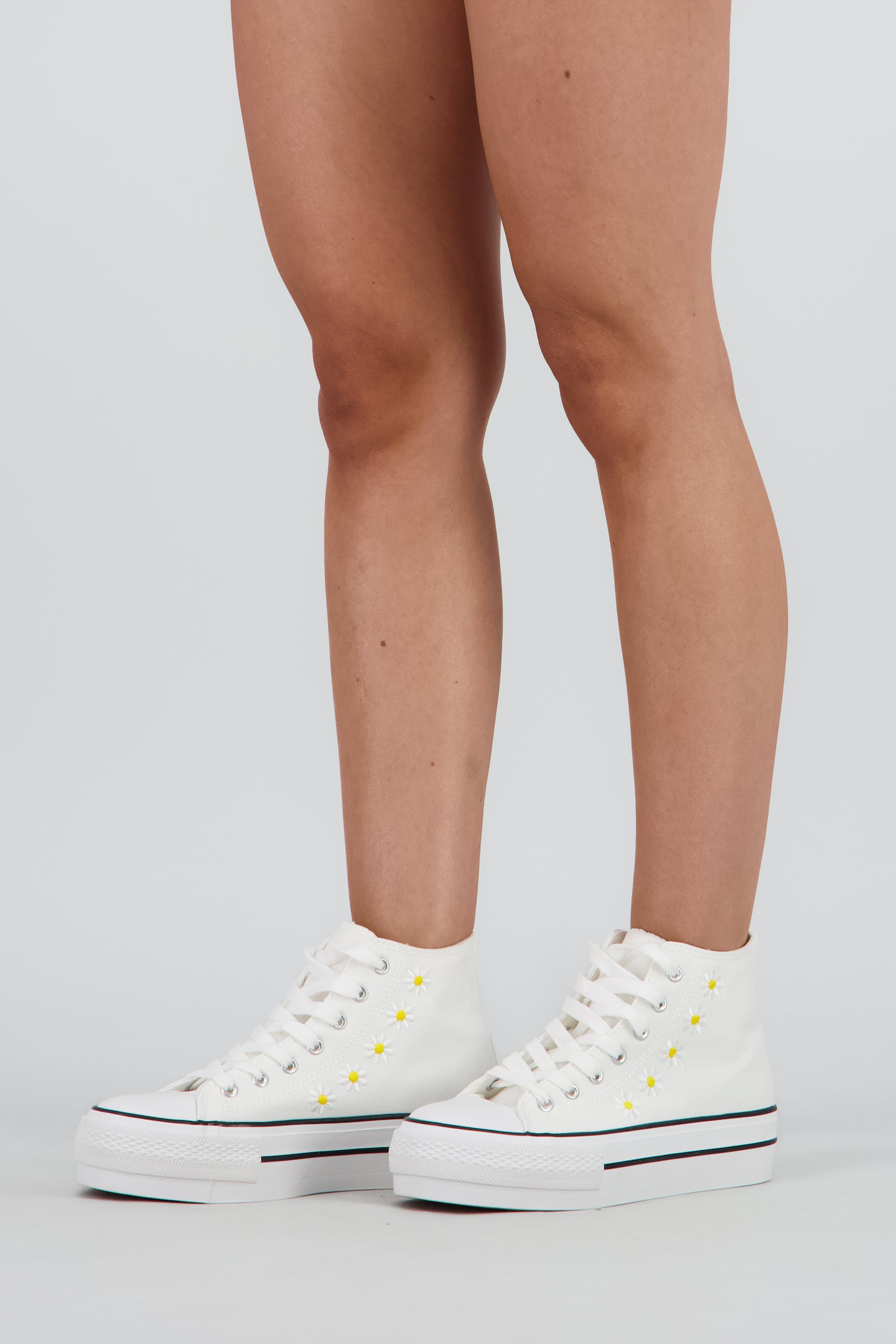 Tenis canvas margaritas plataforma BLANCO