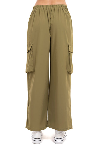 Pantalón parachute cordones liso OLIVO
