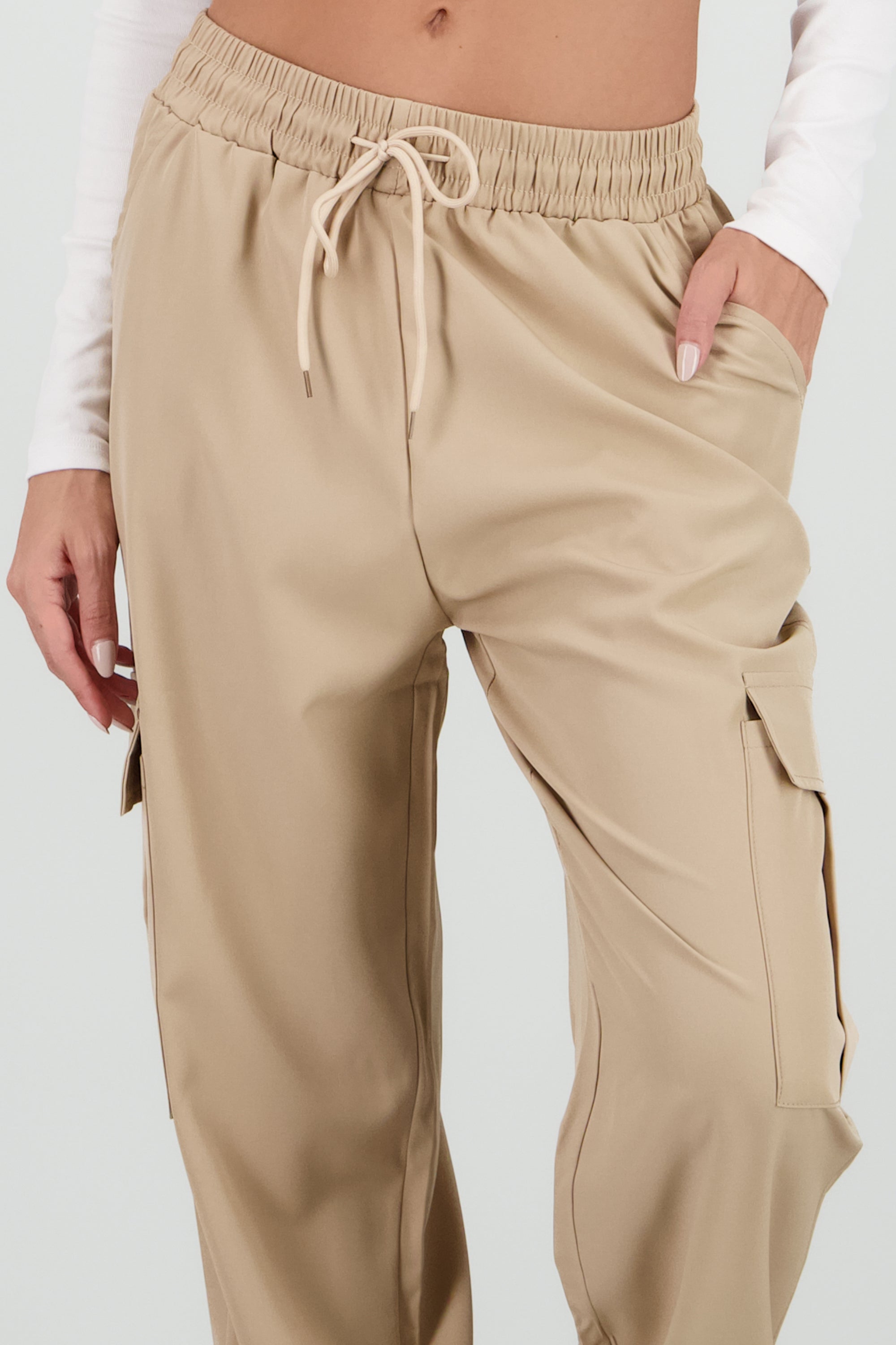 Pantalón Cargo Monocolor Bolsas