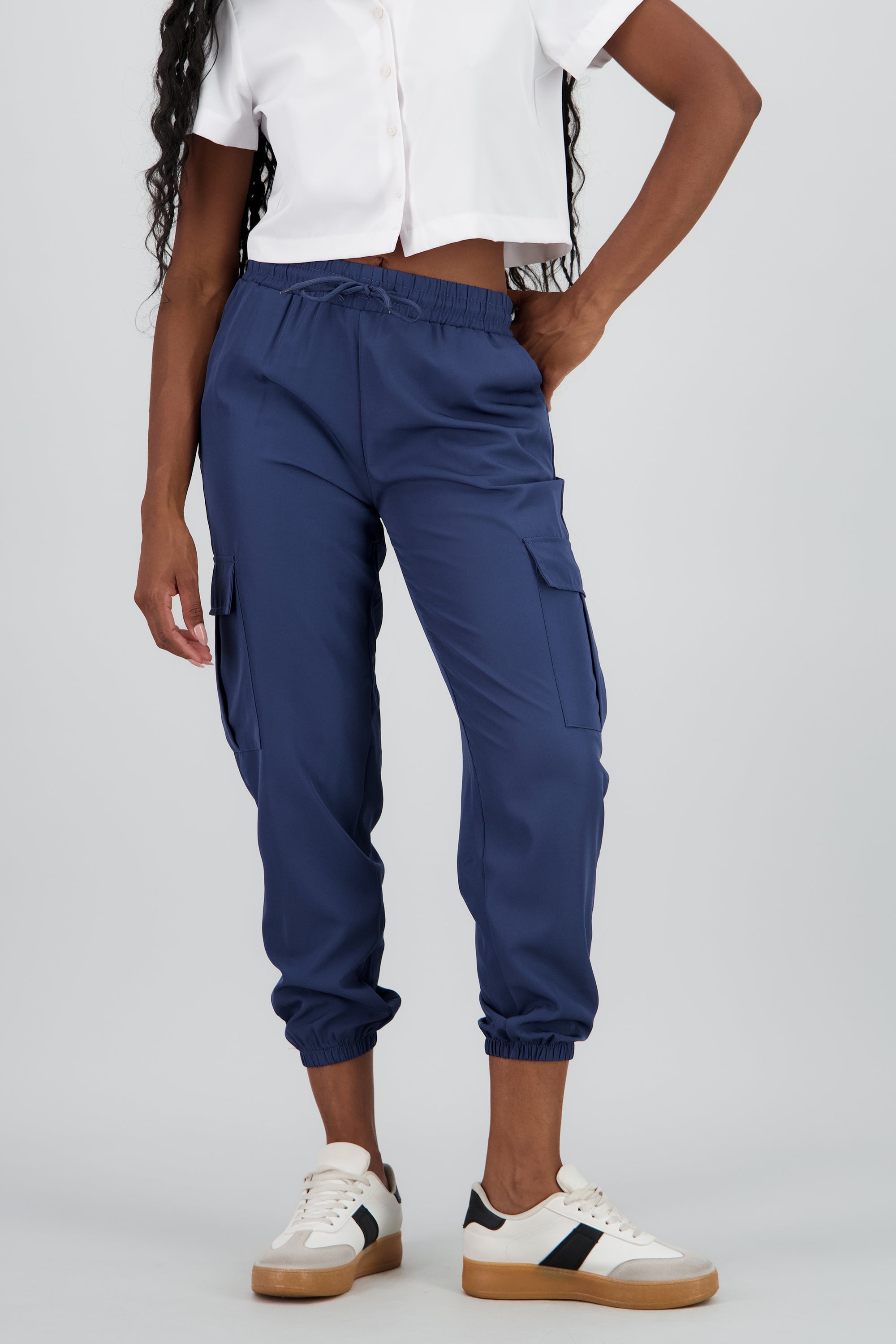 Pantalón Cargo Monocolor Bolsas