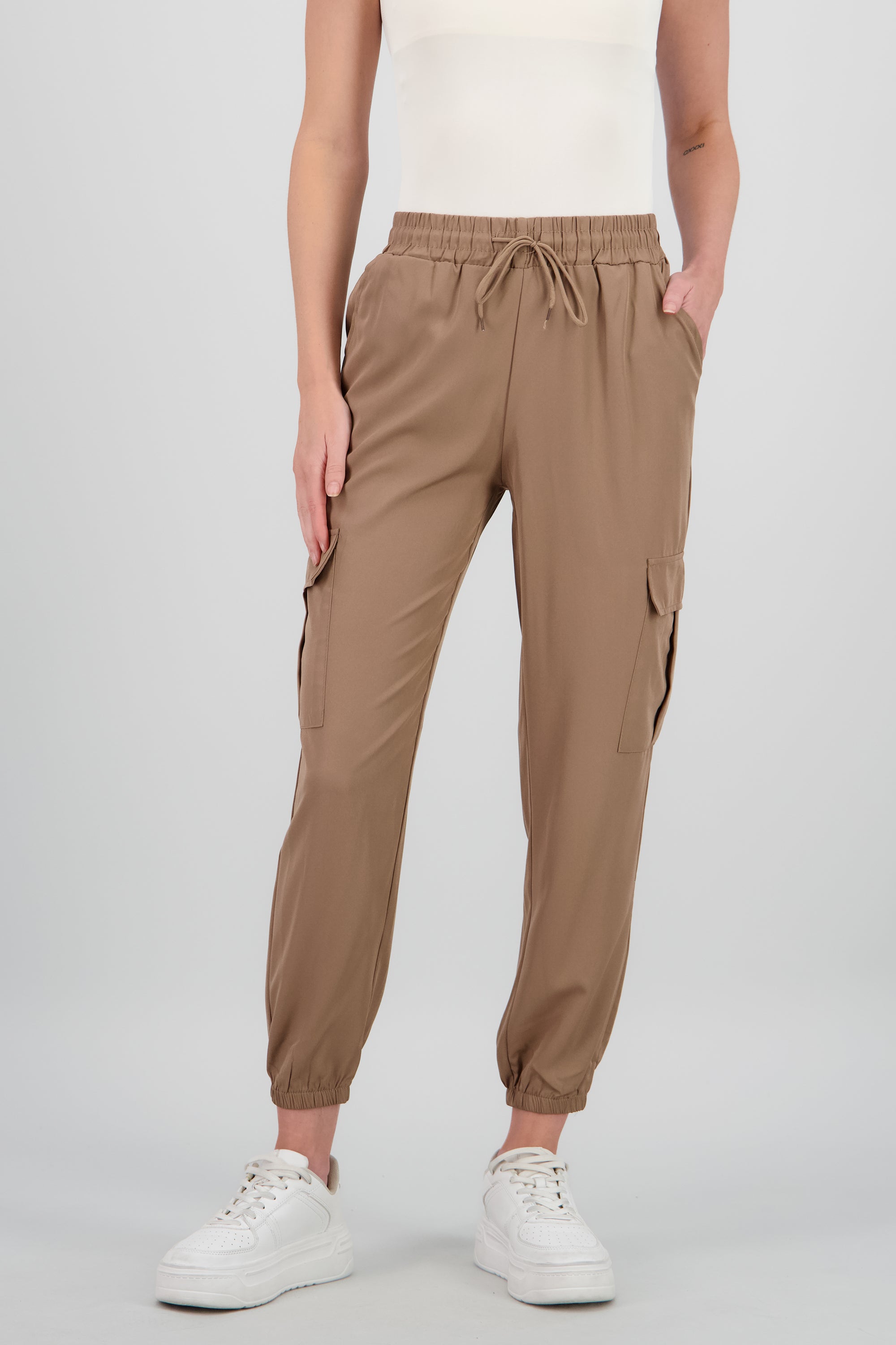 Pantalón Cargo Monocolor Bolsas CHOCOLATE