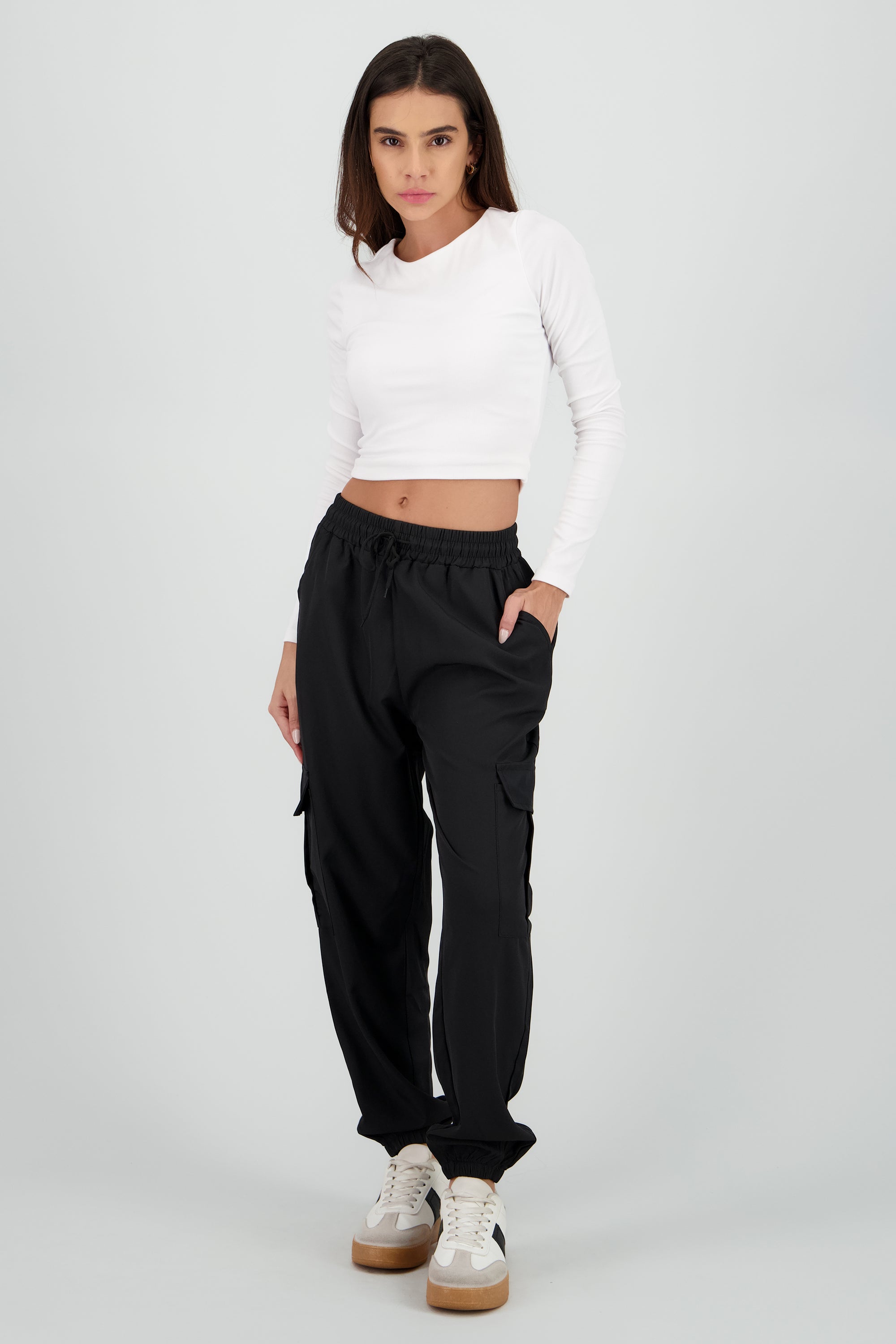 Pantalón Cargo Monocolor Bolsas