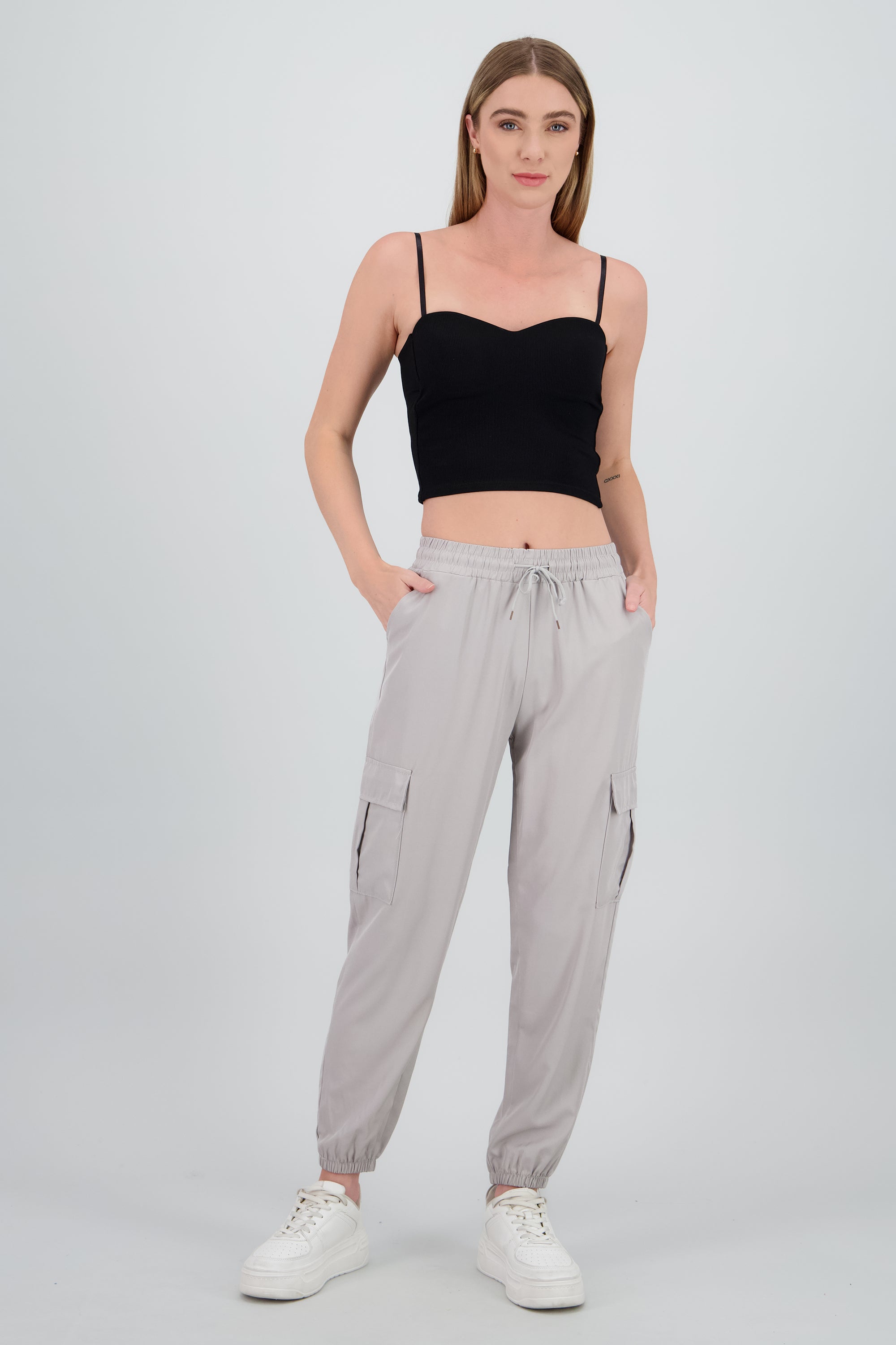 Pantalón Cargo Monocolor Bolsas