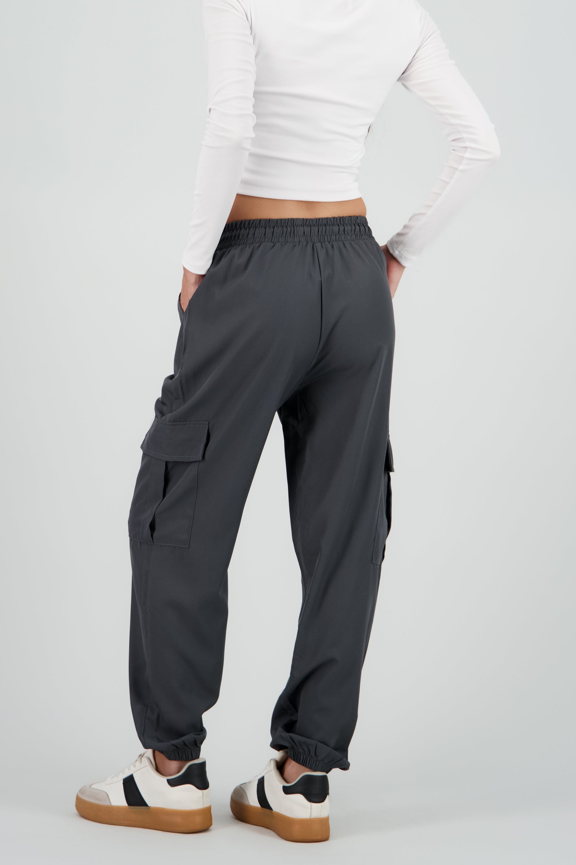 Pantalón Cargo Monocolor Bolsas GRIS OBSCURO