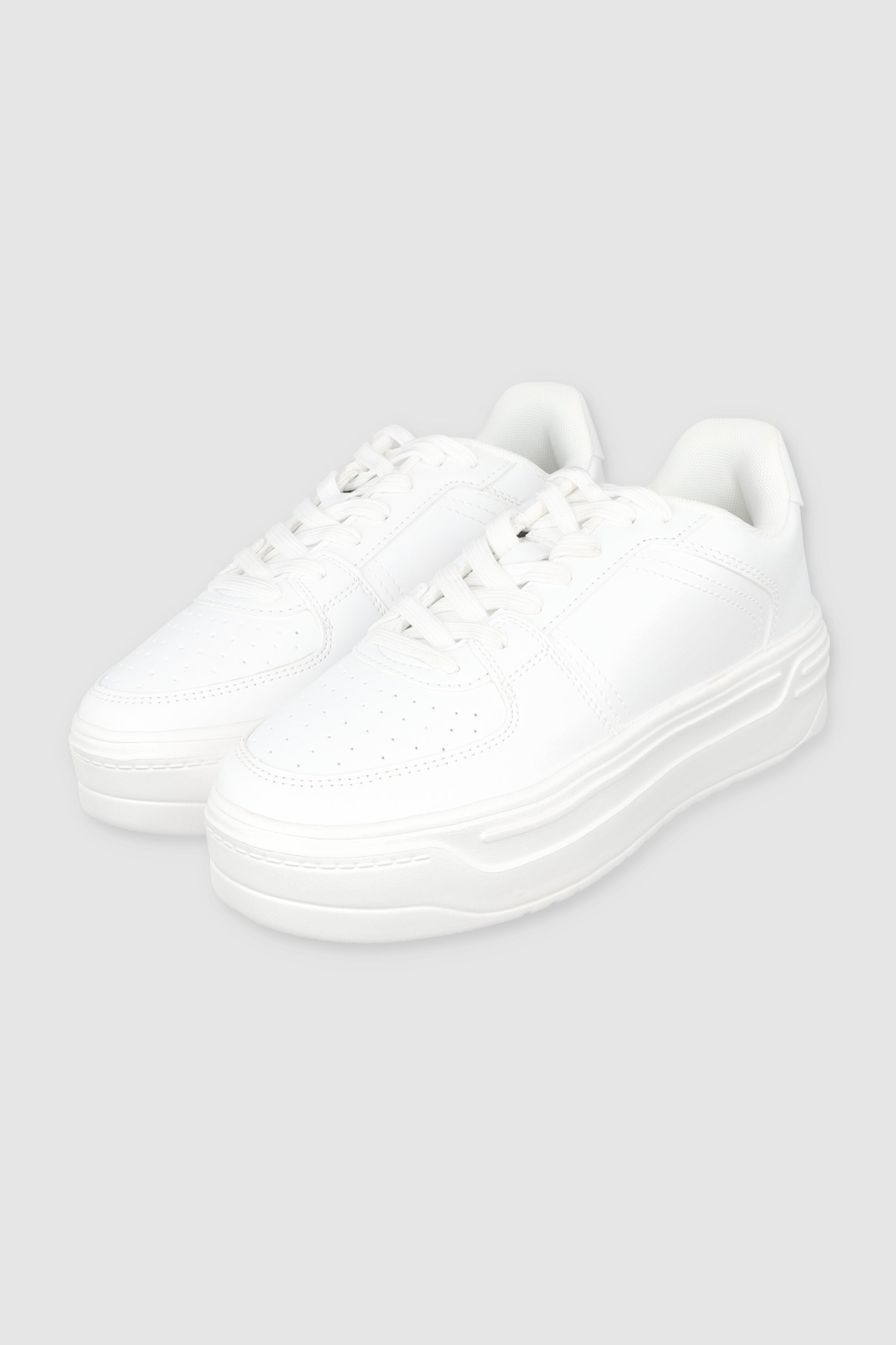 Tenis retro perforado plataforma BLANCO