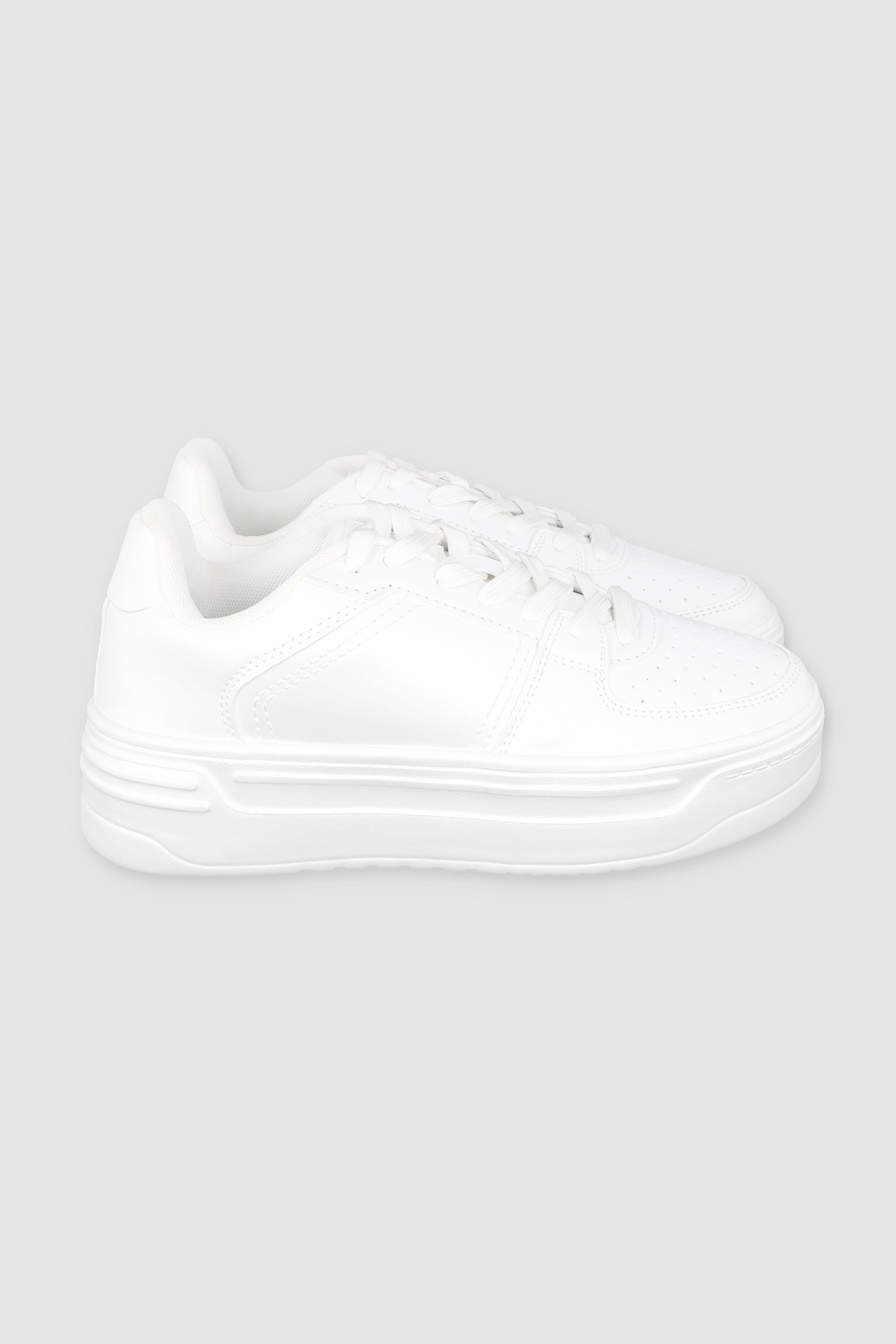 Tenis retro perforado plataforma BLANCO