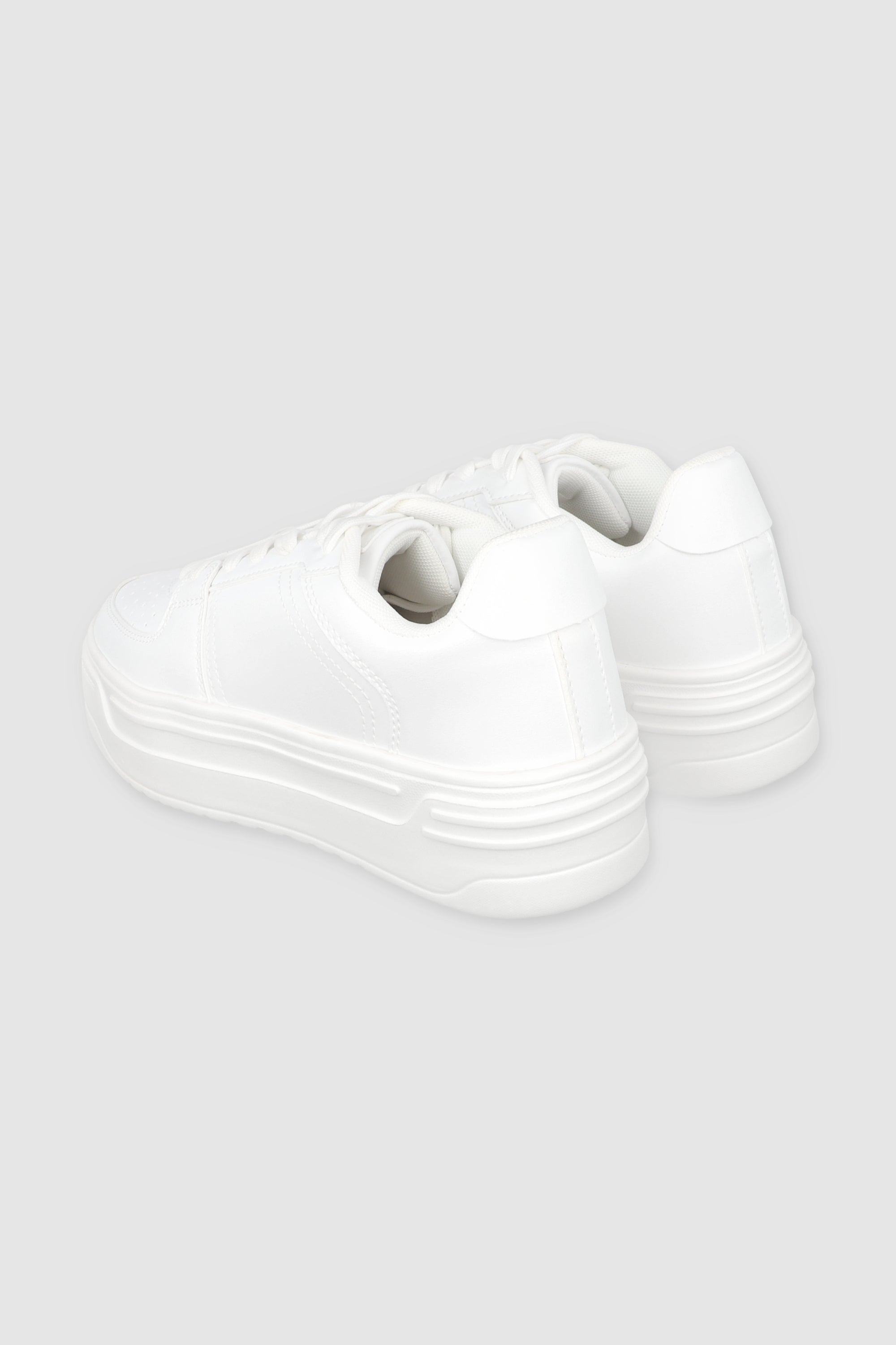 Tenis retro perforado plataforma BLANCO