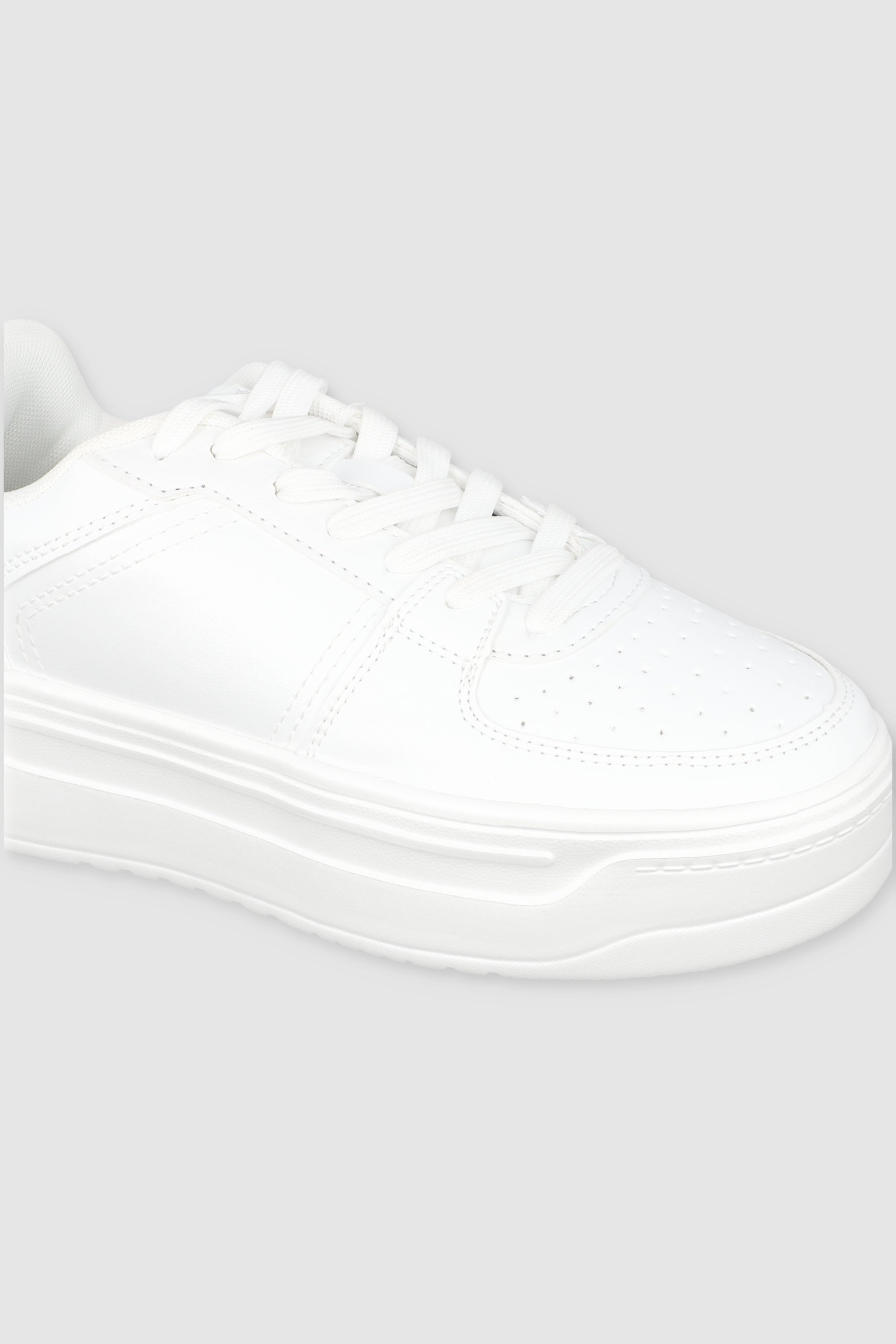 Tenis retro perforado plataforma BLANCO